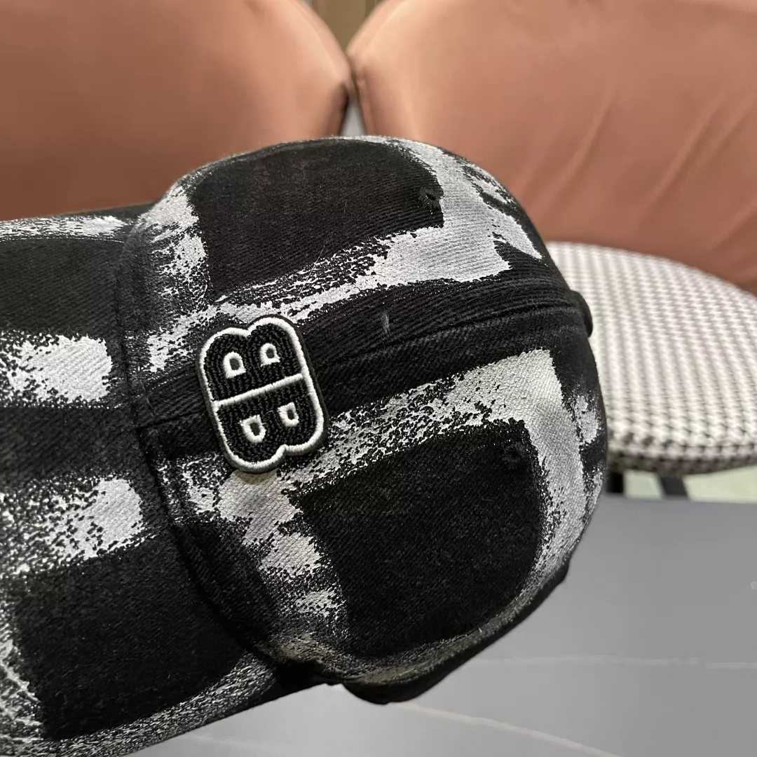Balenciaga Caps Sleek 6891