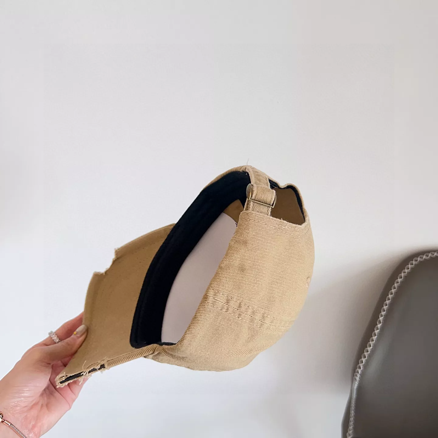 Balenciaga Caps Stylish 3710