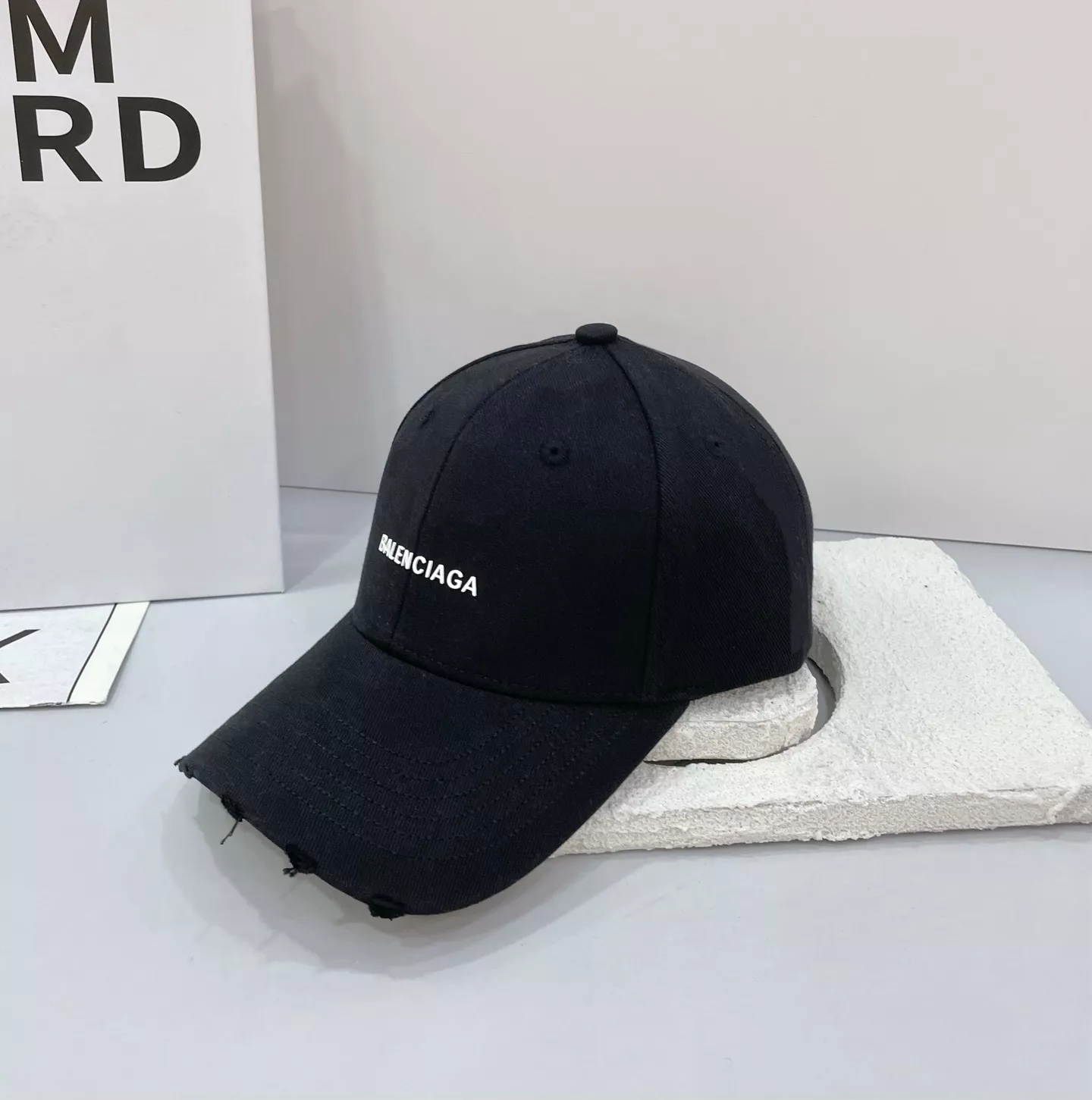 Balenciaga Caps Timeless 6800