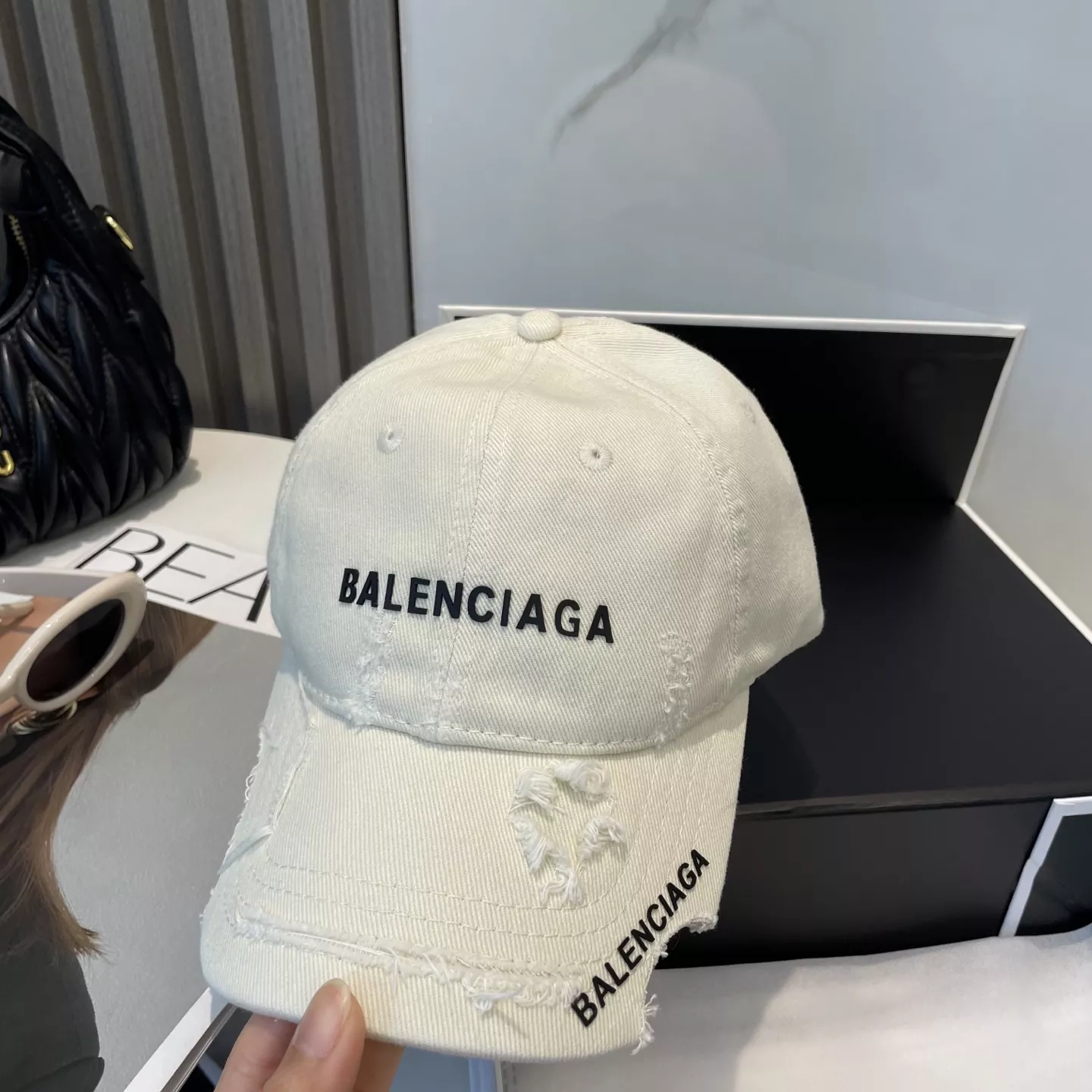 Balenciaga Caps Timeless 9942