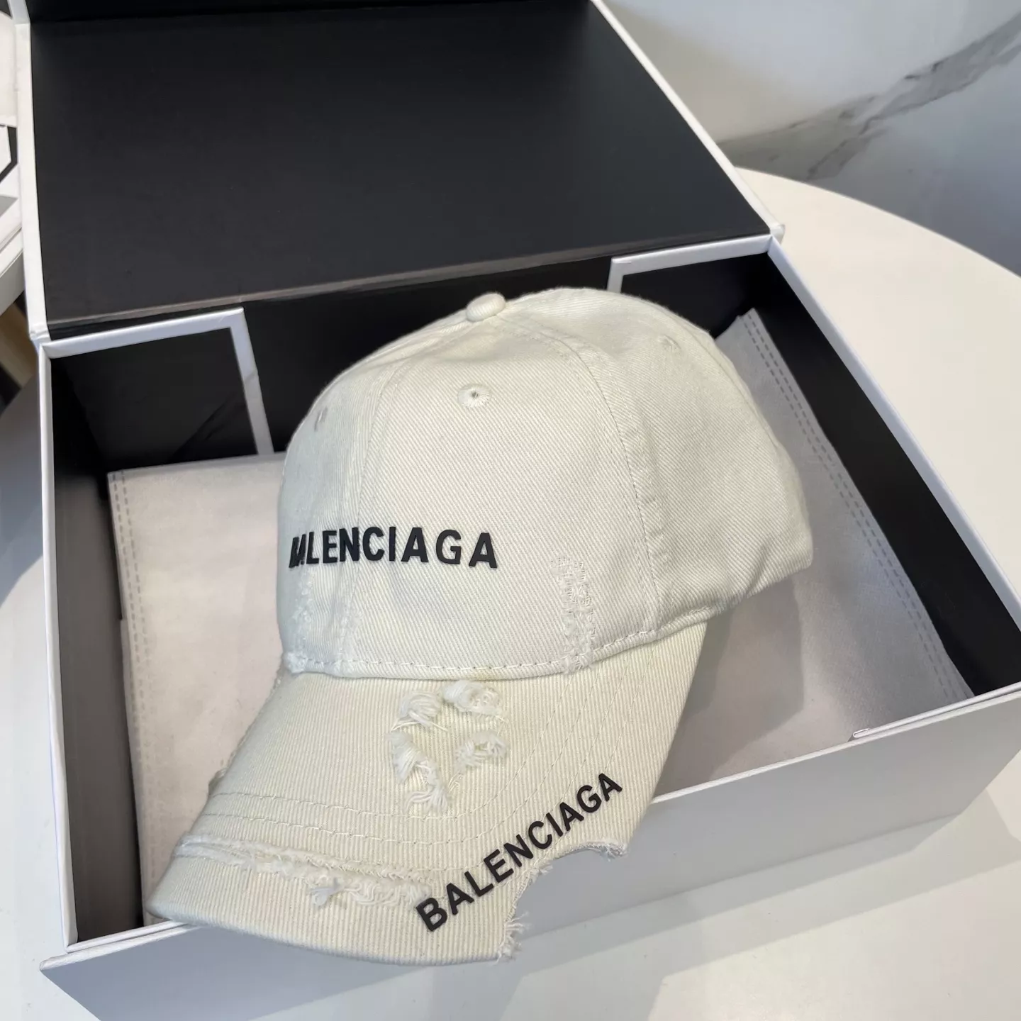 Balenciaga Caps Timeless 9942