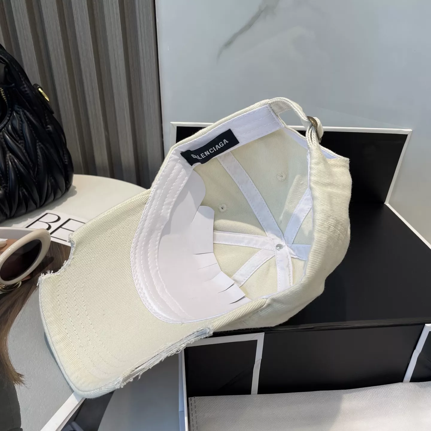 Balenciaga Caps Timeless 9942