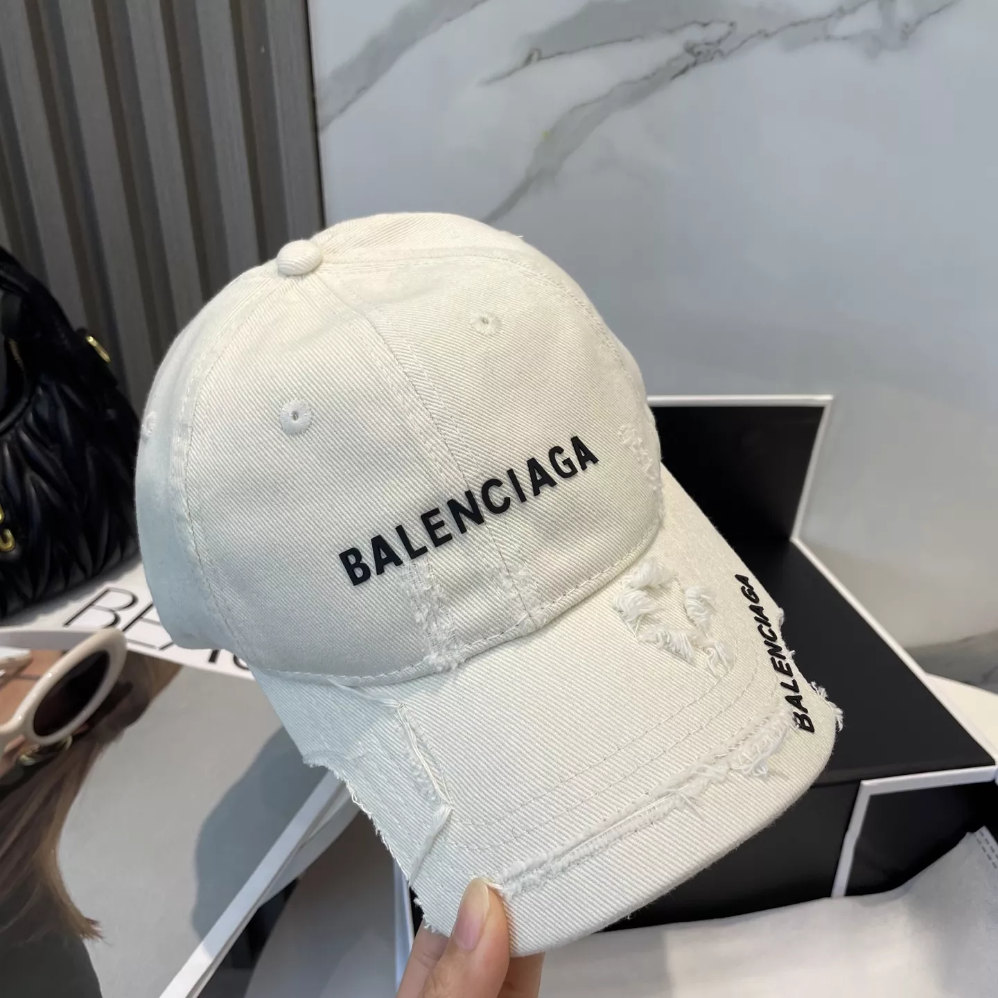 Balenciaga Caps Timeless 9942