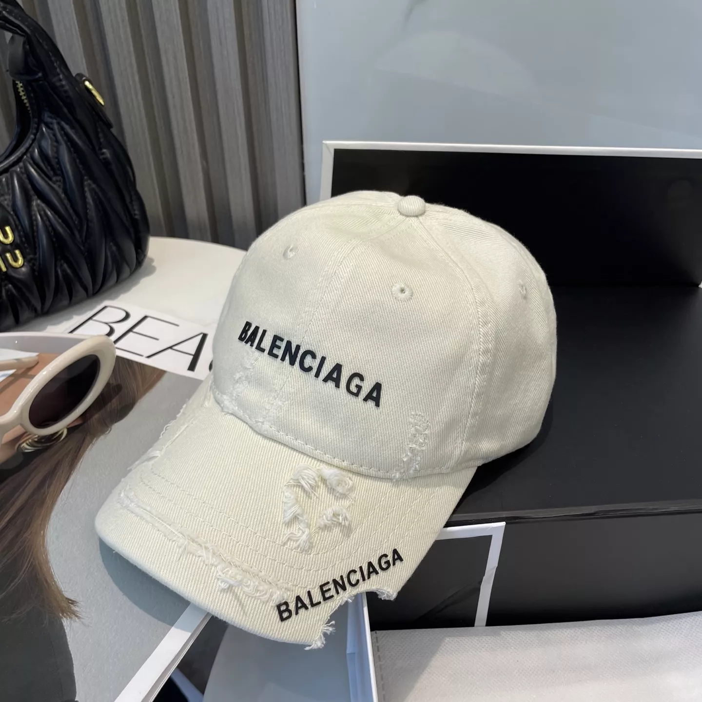Balenciaga Caps Timeless 9942
