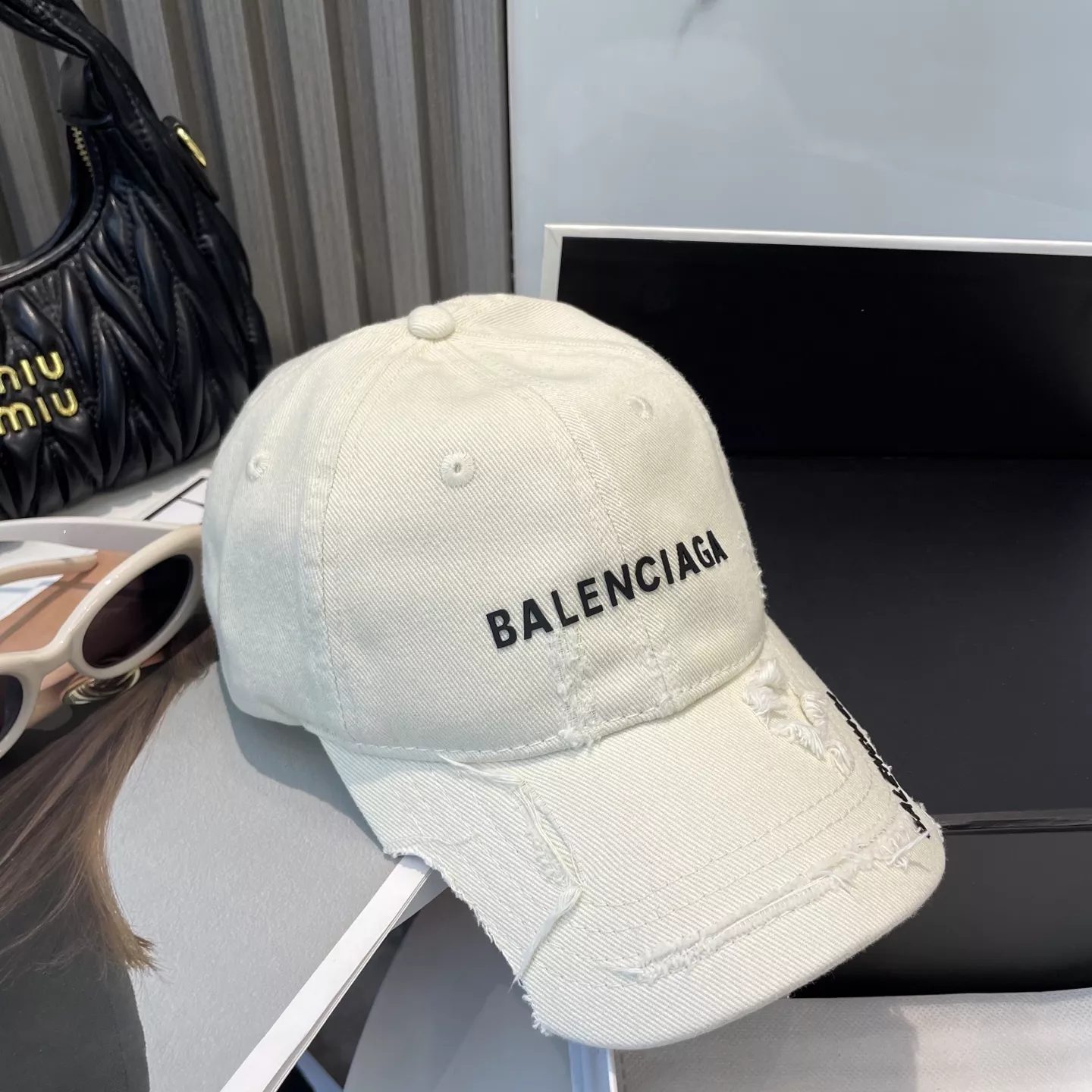 Balenciaga Caps Timeless 9942