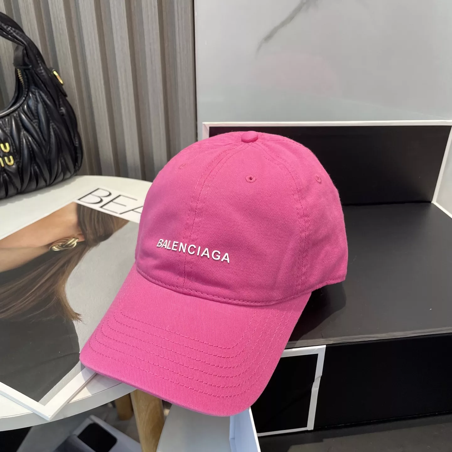 Balenciaga Caps Trendsetting 8996