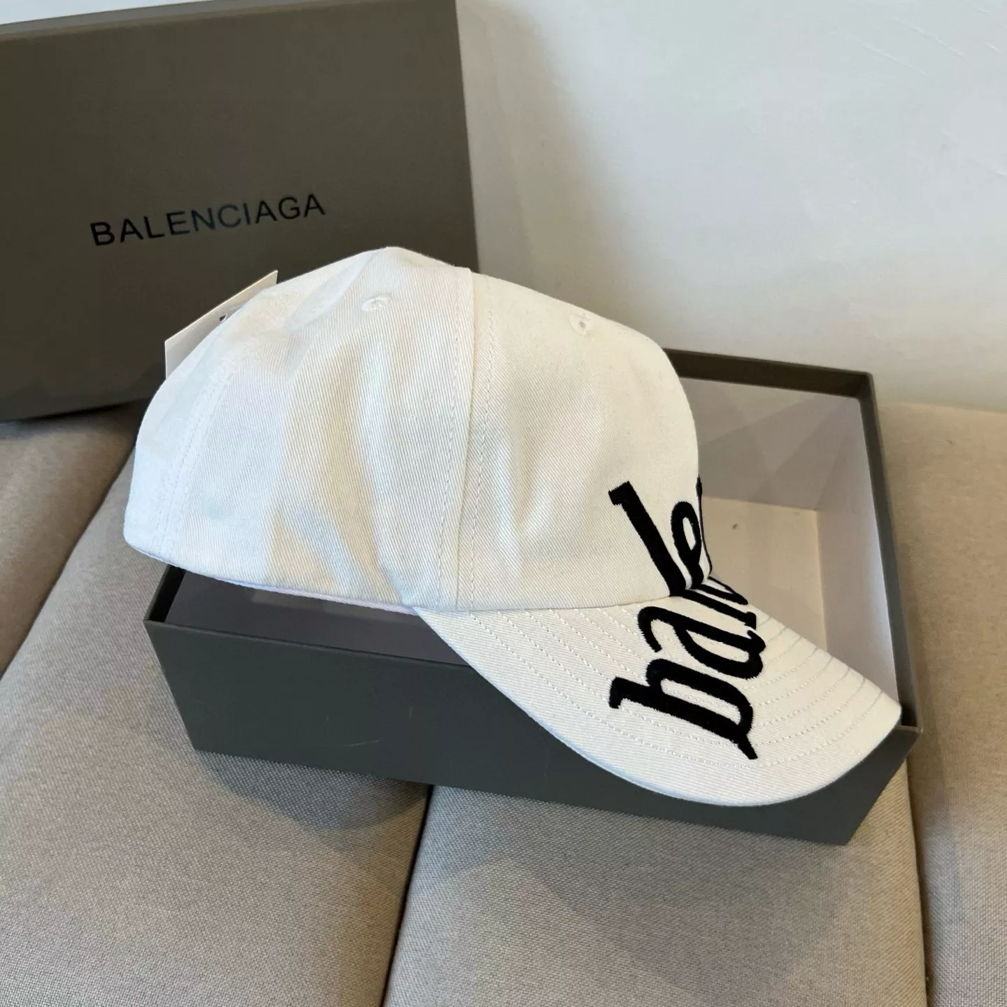 Balenciaga Caps Unique 3003