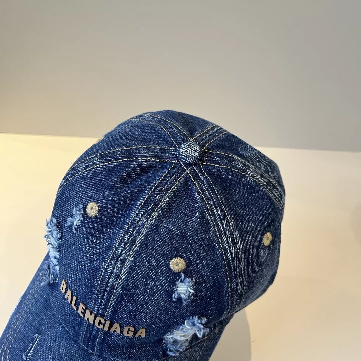 Balenciaga Caps Versatile 9473
