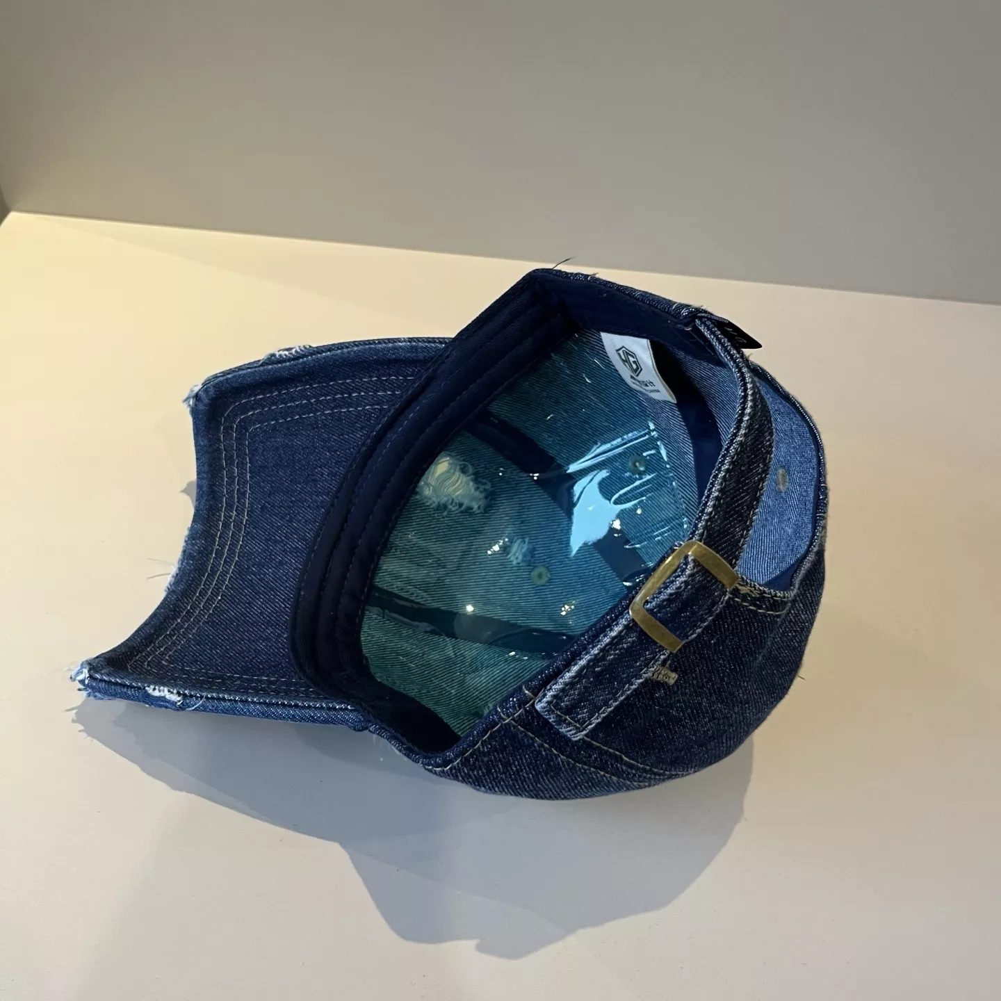 Balenciaga Caps Versatile 9473