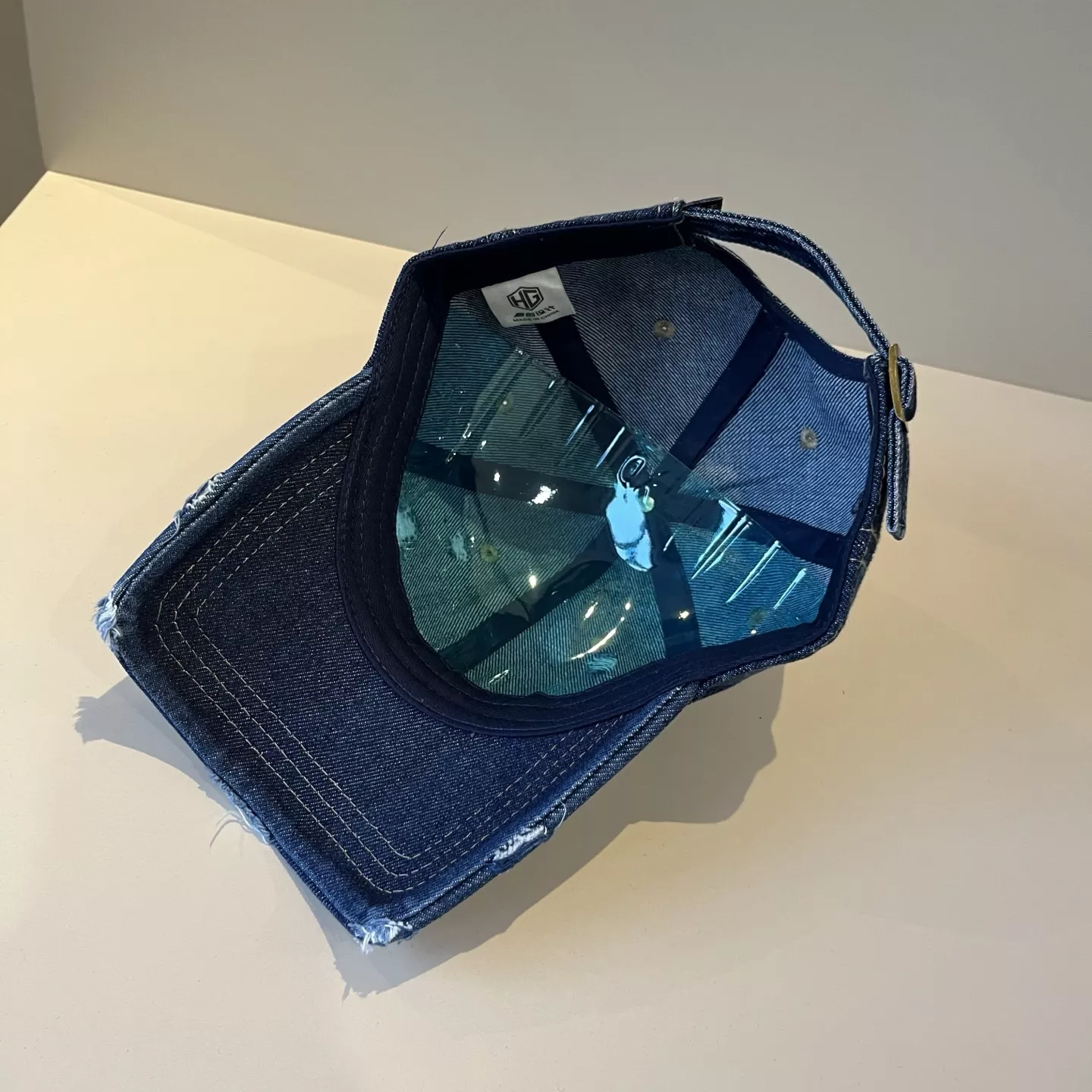 Balenciaga Caps Versatile 9473