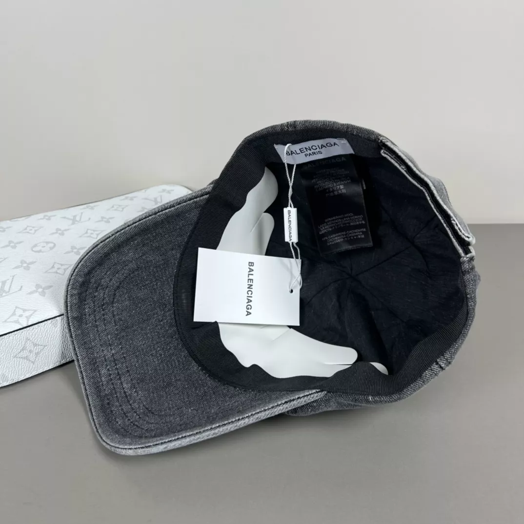 Balenciaga Caps Vibrant 4311