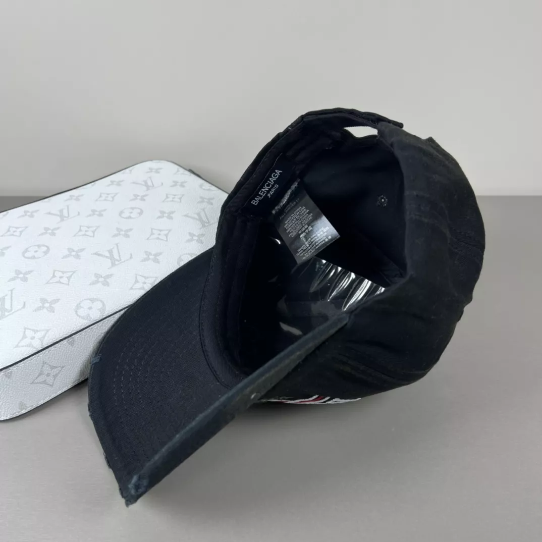 Balenciaga Caps Vibrant 8540