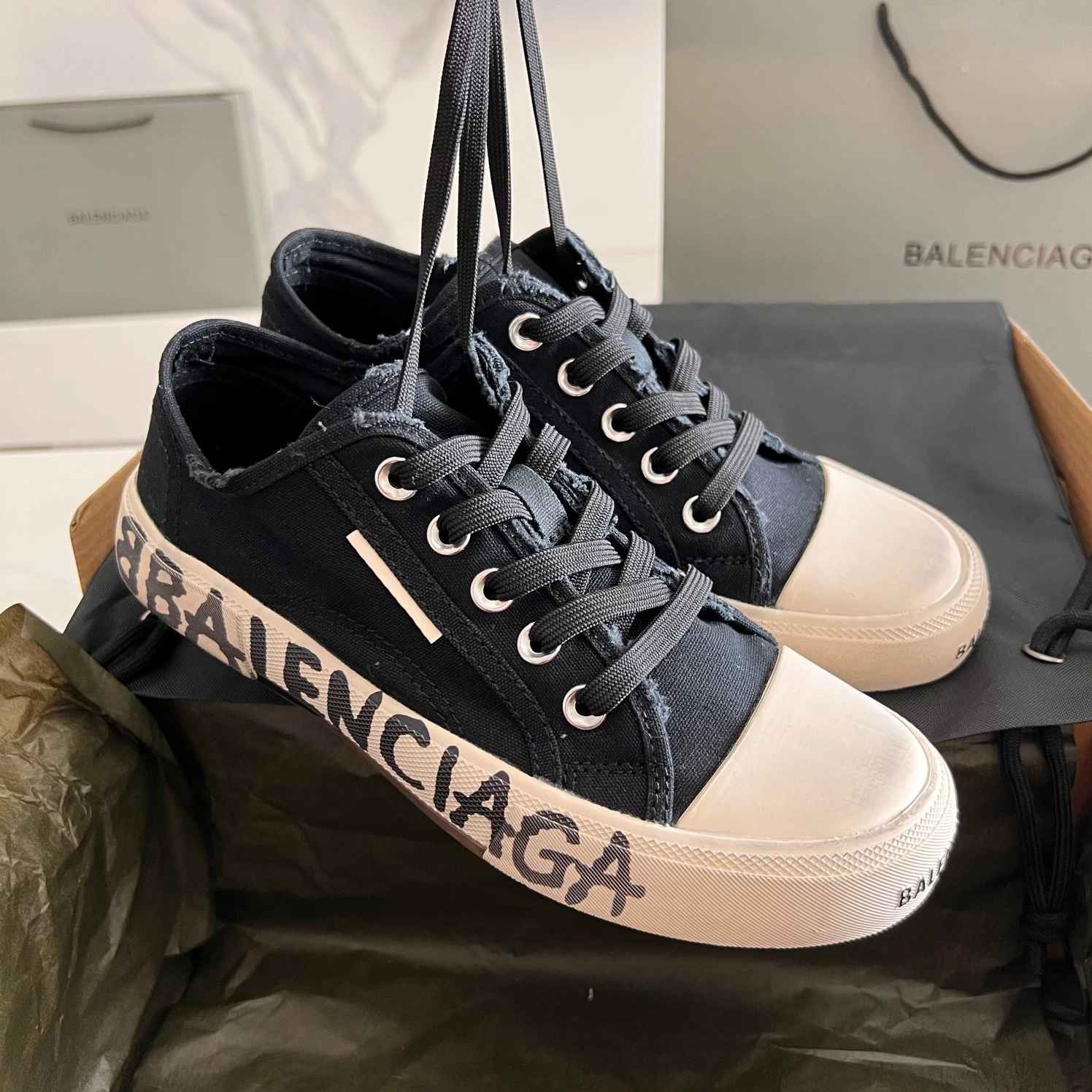 Balenciaga Casual Shoes For Men Classic 6842