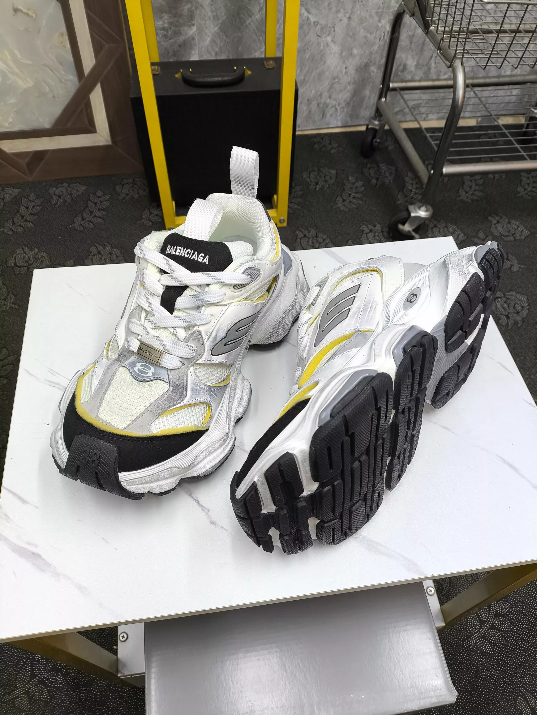 Balenciaga Casual Shoes For Men EasyMatch 7128