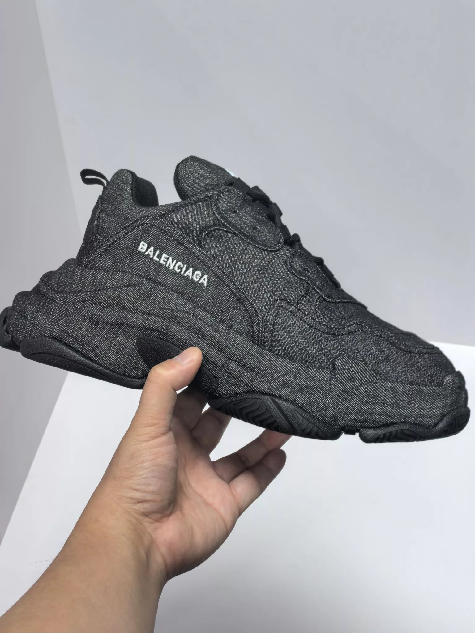 Balenciaga Casual Shoes For Men EyeCatching 4084