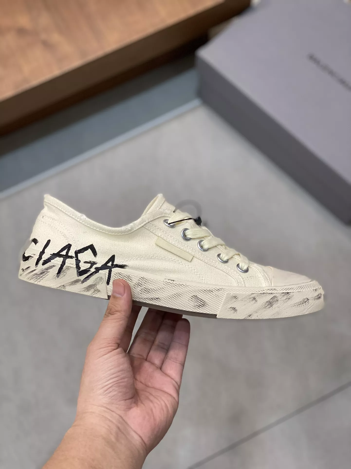 Balenciaga Casual Shoes For Men EyeCatching 6666