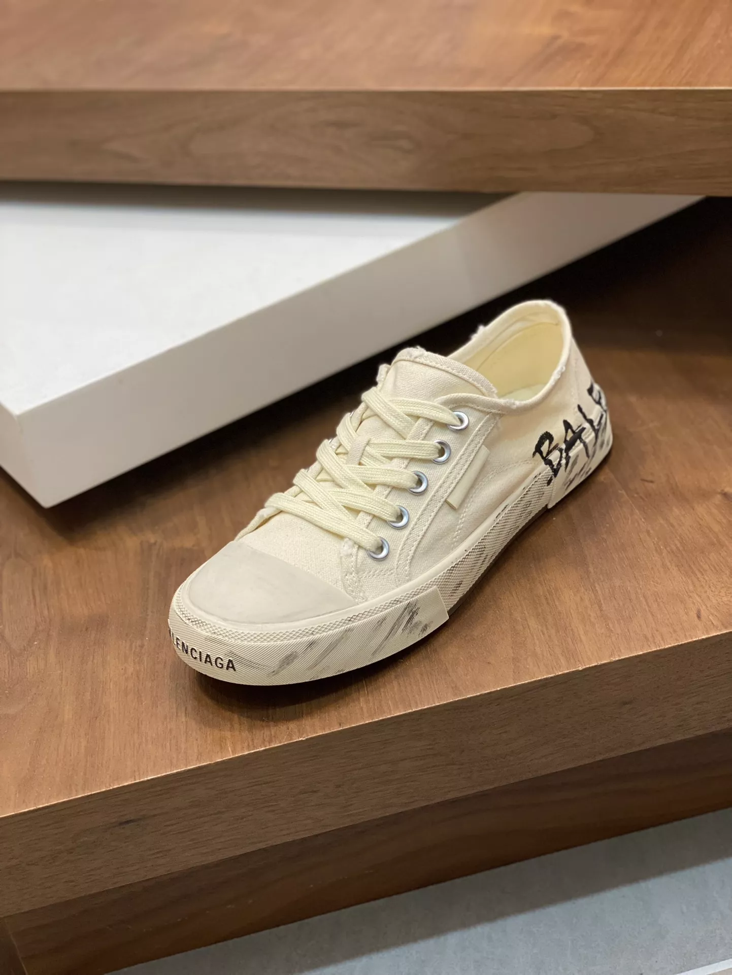 Balenciaga Casual Shoes For Men EyeCatching 6666