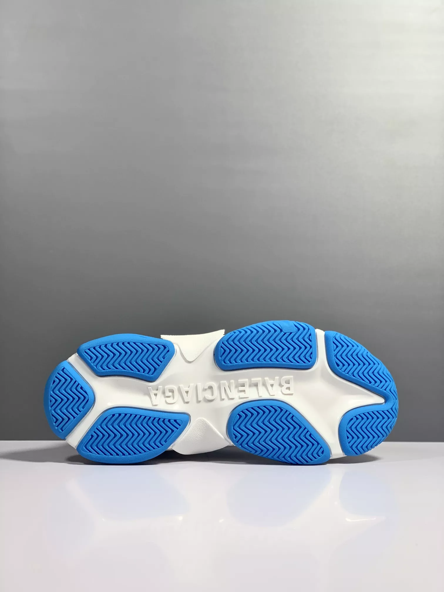 Balenciaga Casual Shoes For Men Timeless 9197