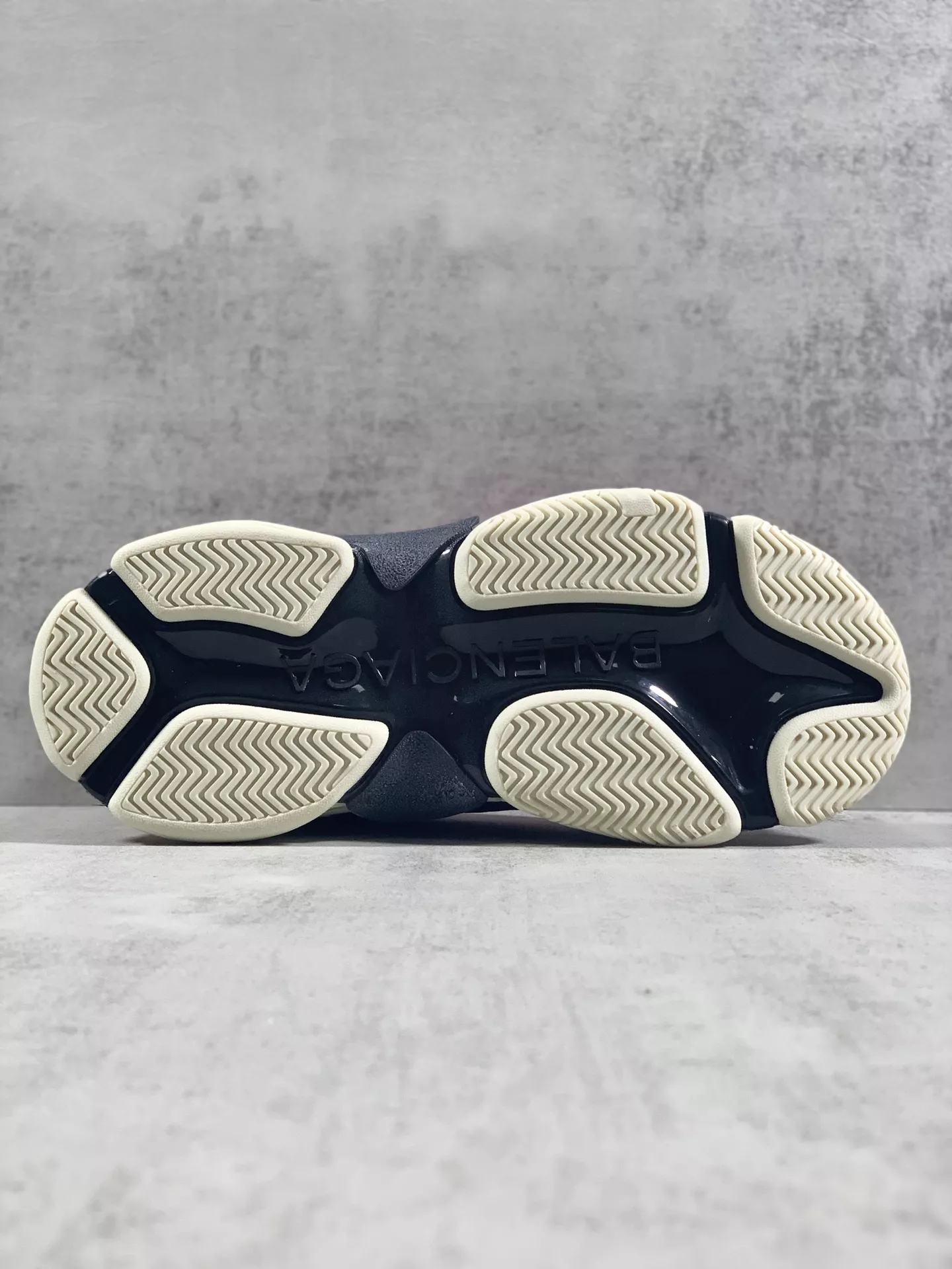 Balenciaga Casual Shoes For Women Bold 246