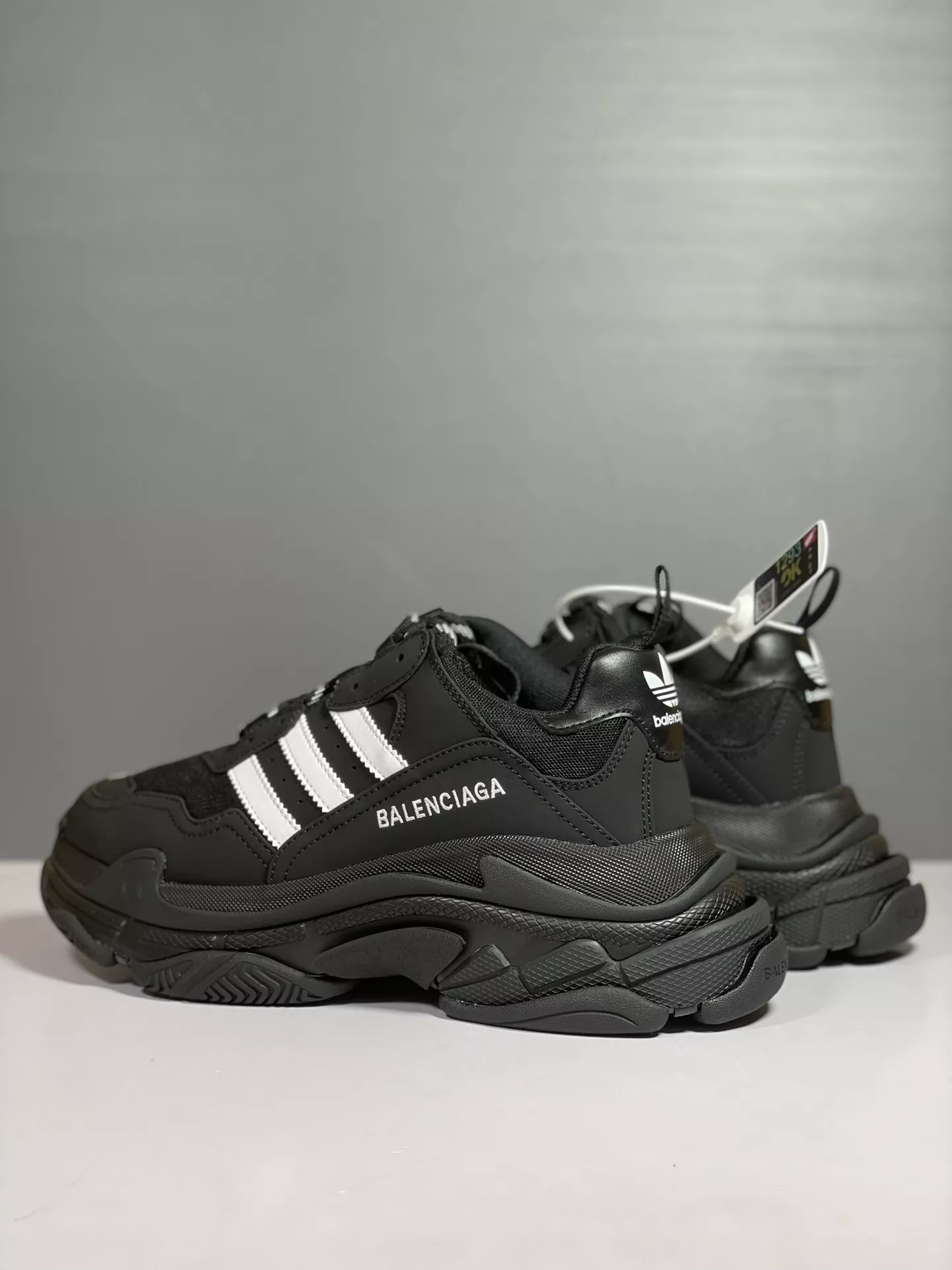 Balenciaga Casual Shoes For Women Sophisticated 3817