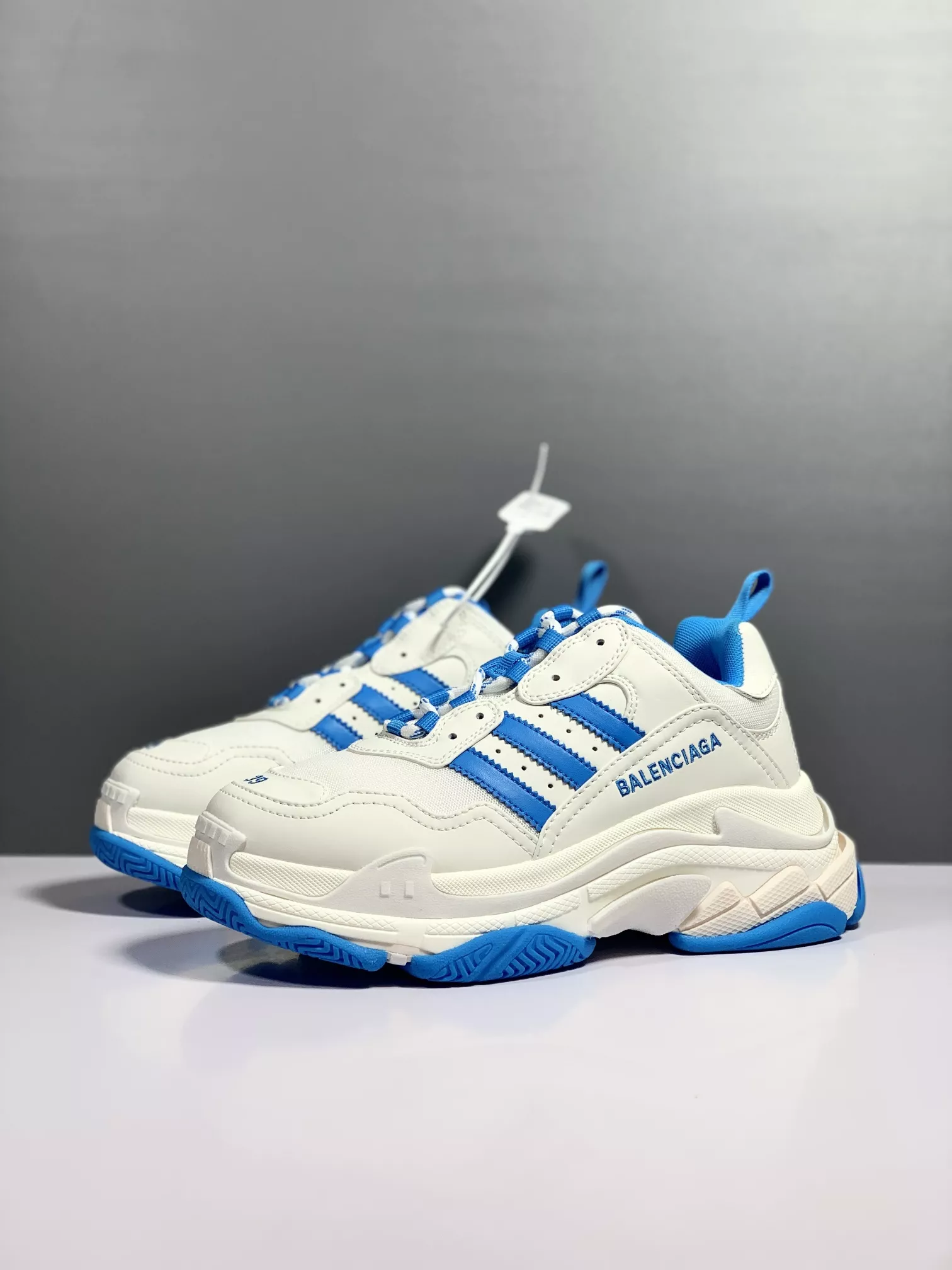 Balenciaga Casual Shoes For Women Timeless 7885