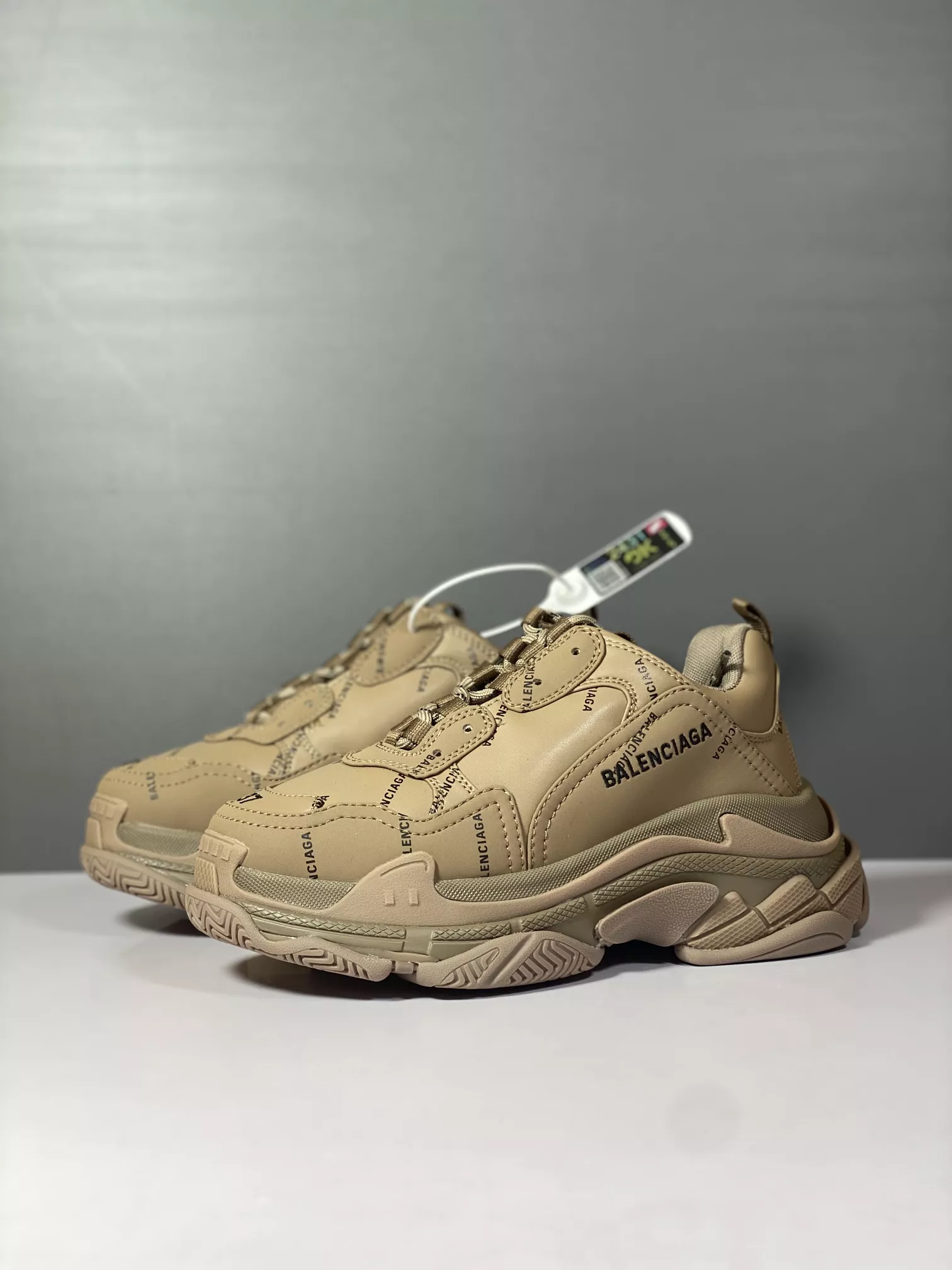 Balenciaga Casual Shoes For Women Timeless 9645