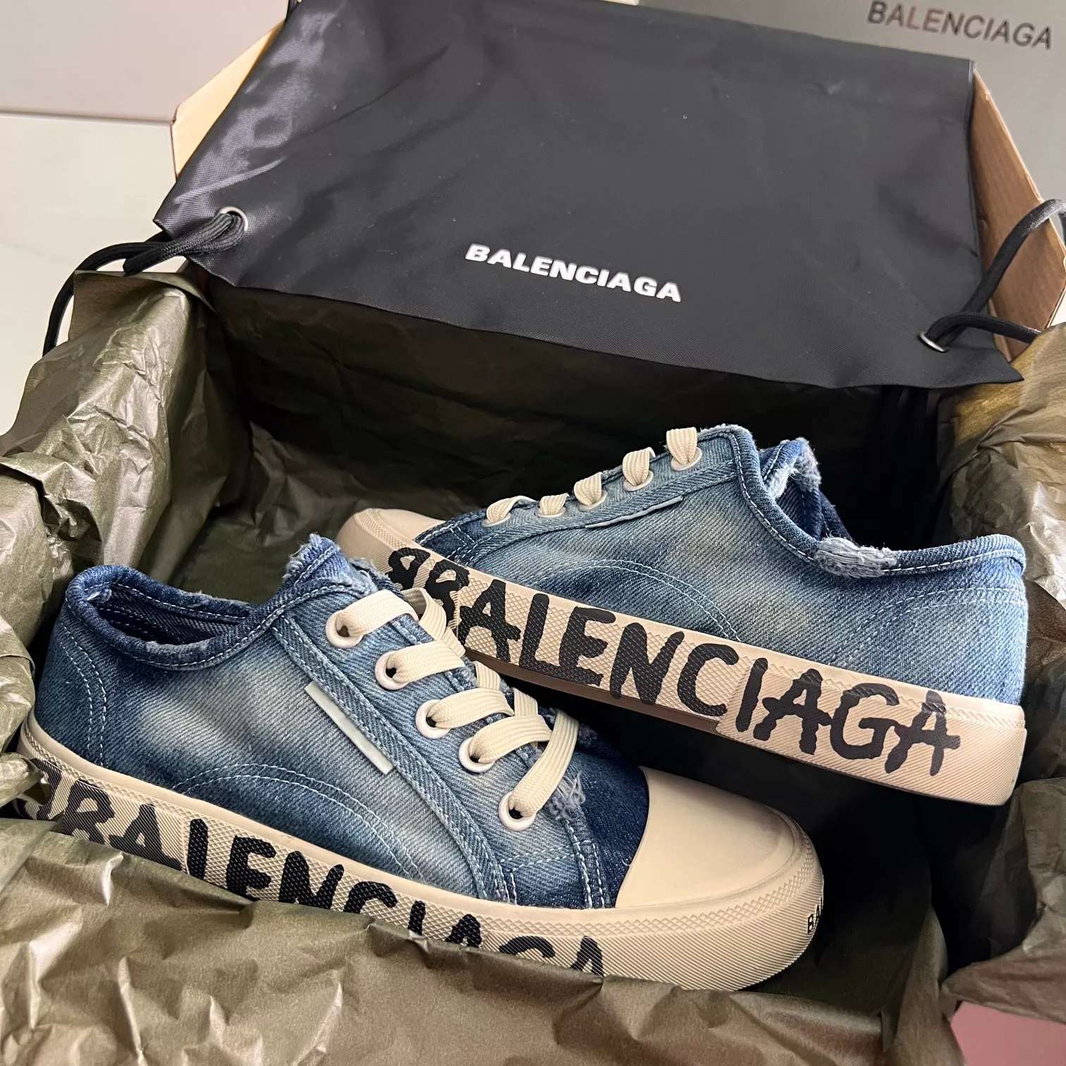 Balenciaga Casual Shoes For Women Trendy 1030