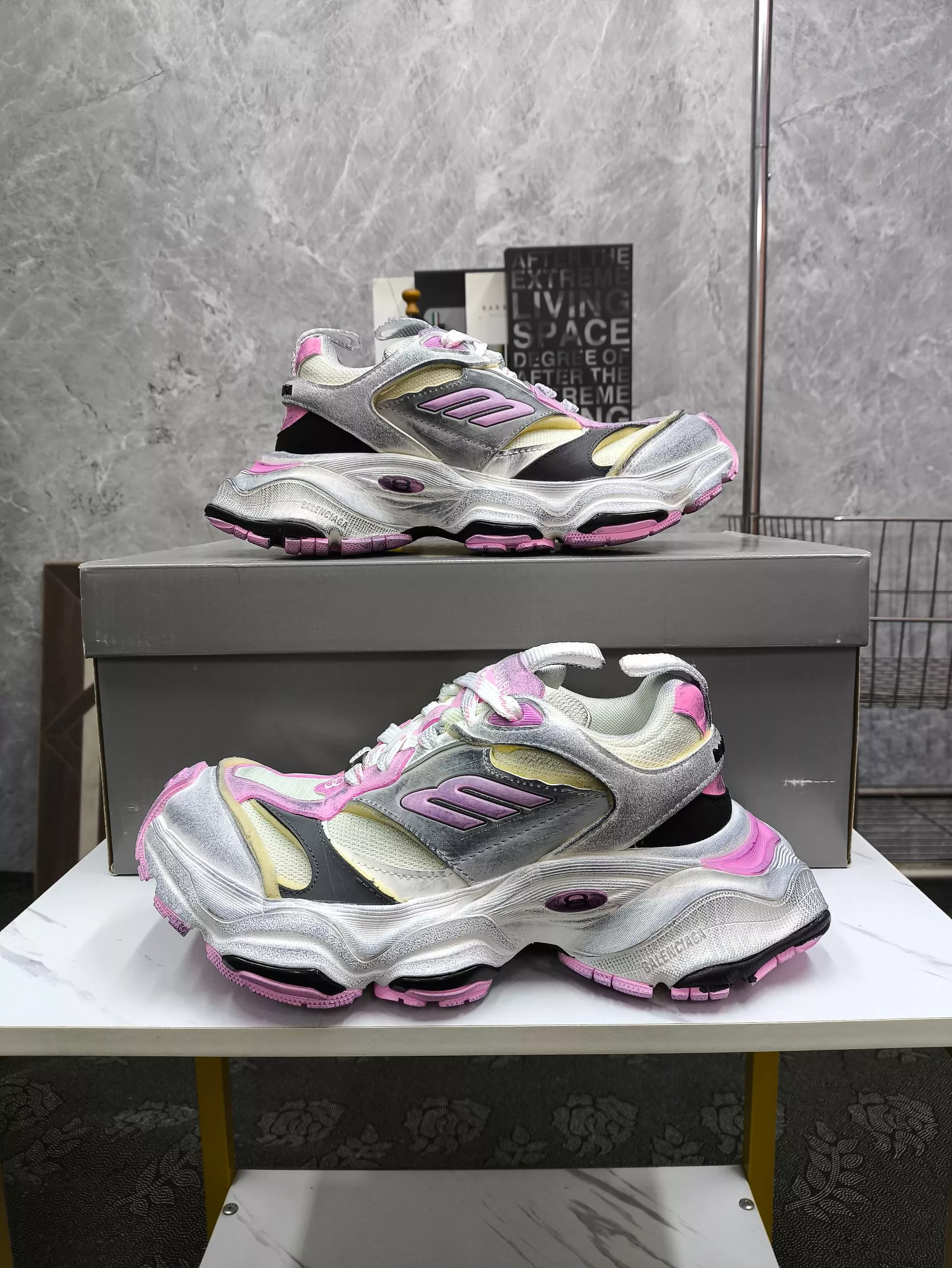 Balenciaga Casual Shoes For Women UrbanStyle 2670