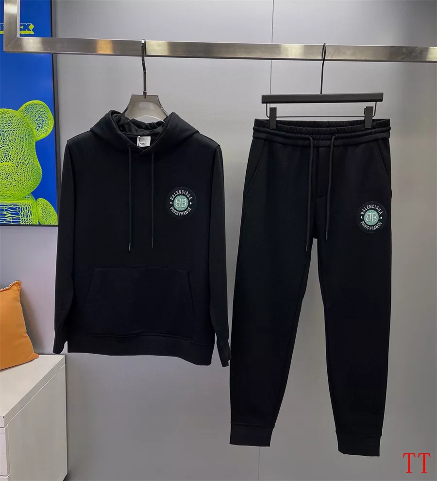 Balenciaga Fashion Tracksuits Long Sleeved For Men Reliable 3517