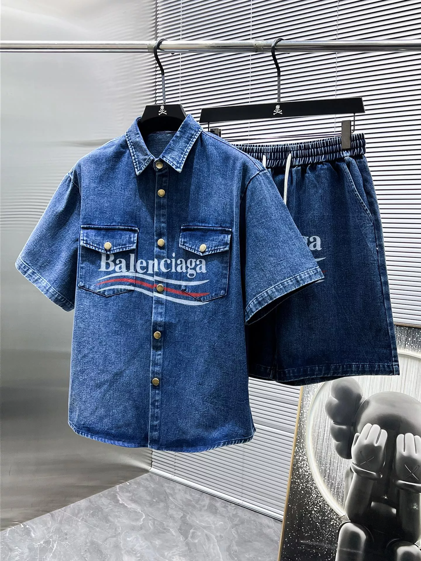 Balenciaga Fashion Tracksuits Short Sleeved For Men Minimalist 868
