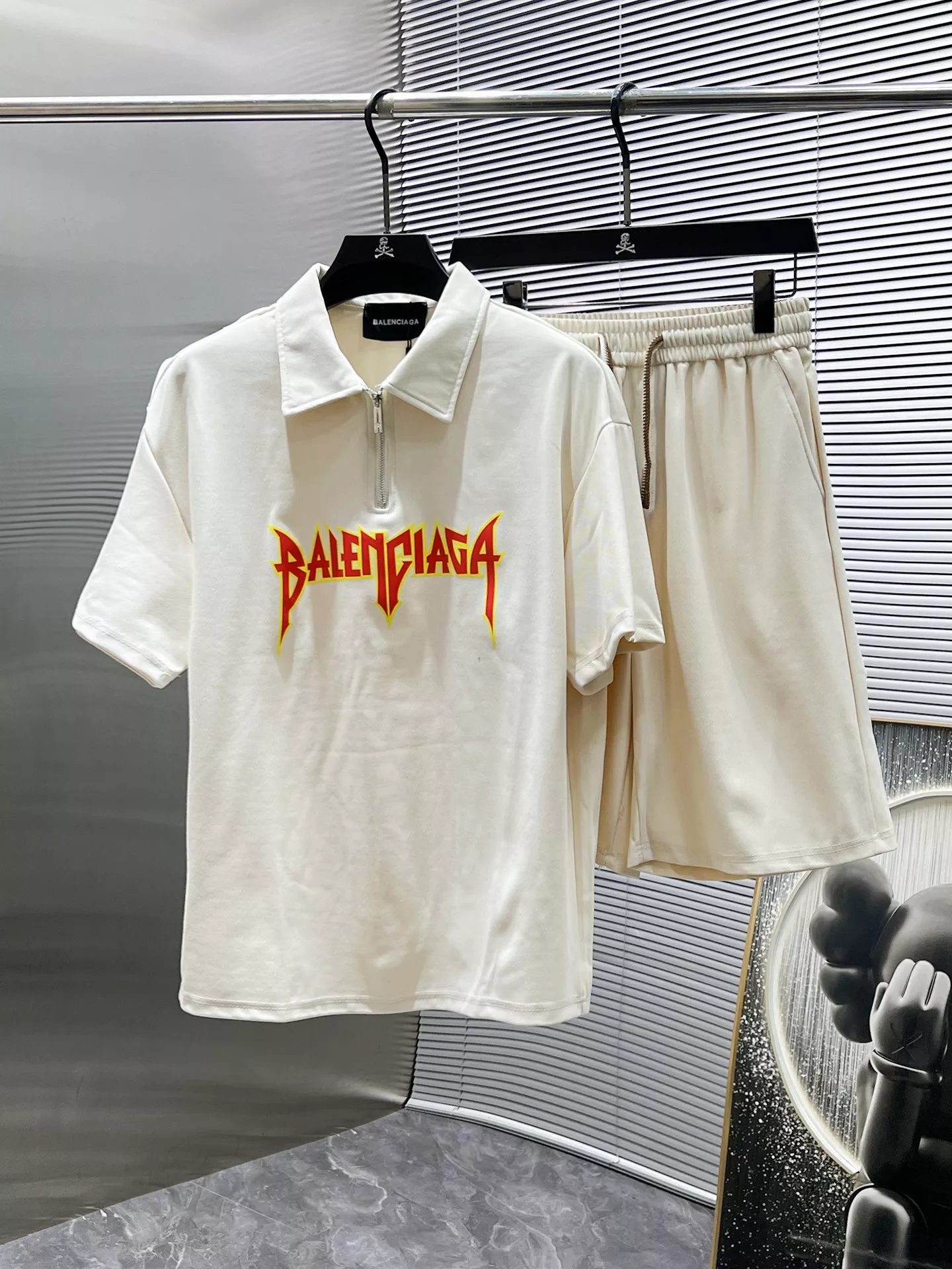 Balenciaga Fashion Tracksuits Short Sleeved For Men Reliable 1151