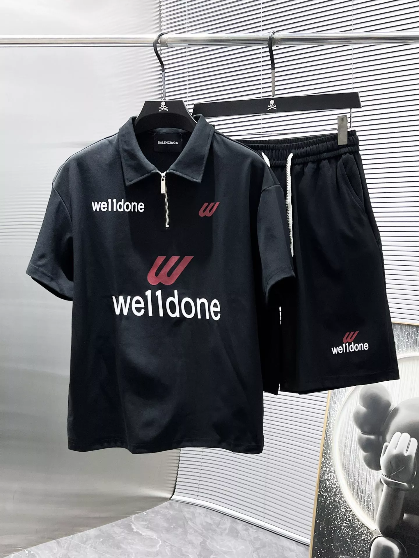 Balenciaga Fashion Tracksuits Short Sleeved For Men Sophisticated 5227