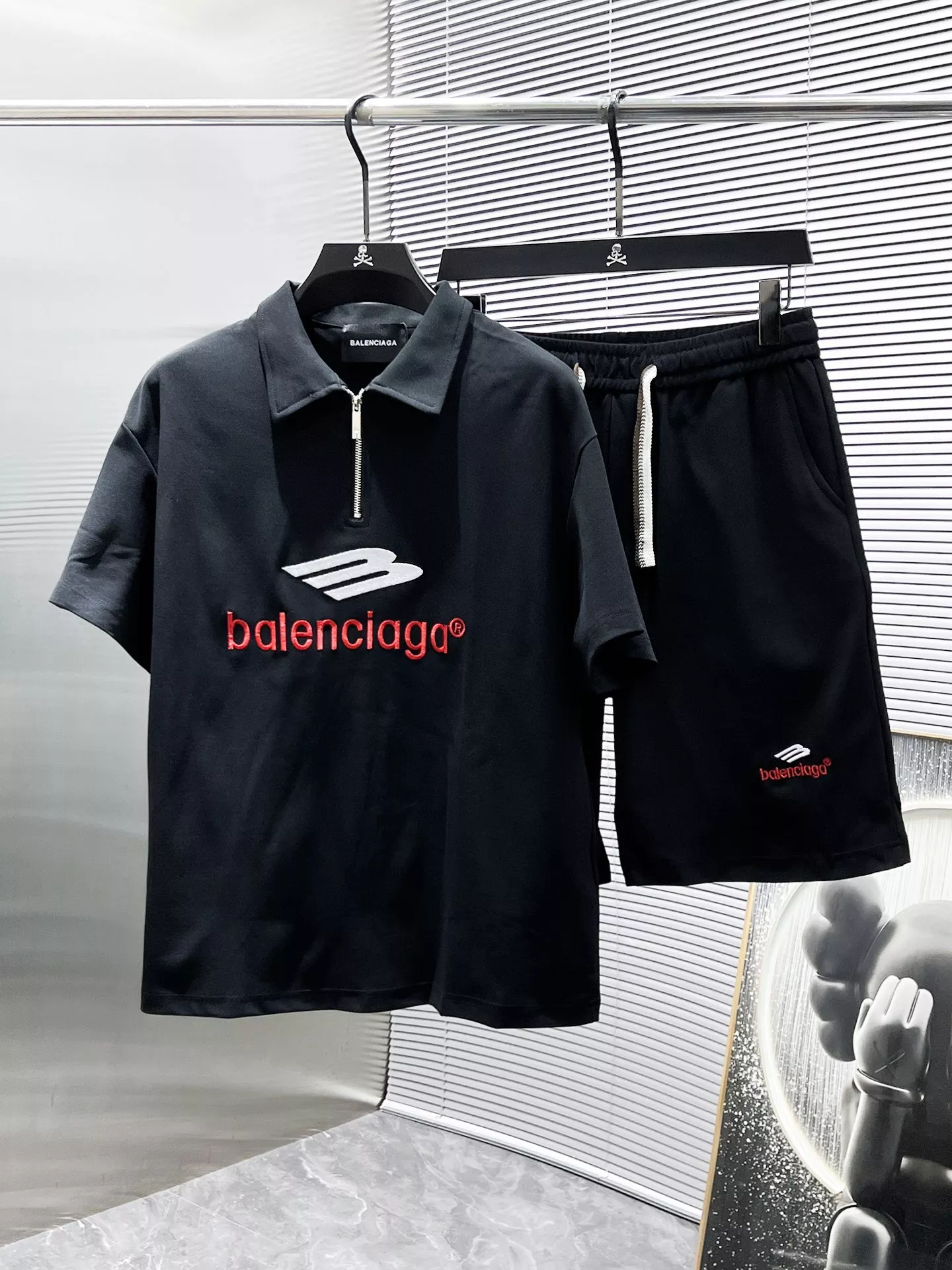 Balenciaga Fashion Tracksuits Short Sleeved For Men Unique 3204