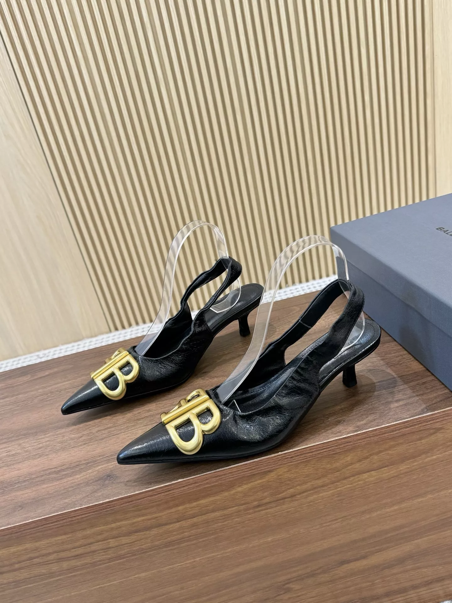 Balenciaga Sandal For Women Bold 4701