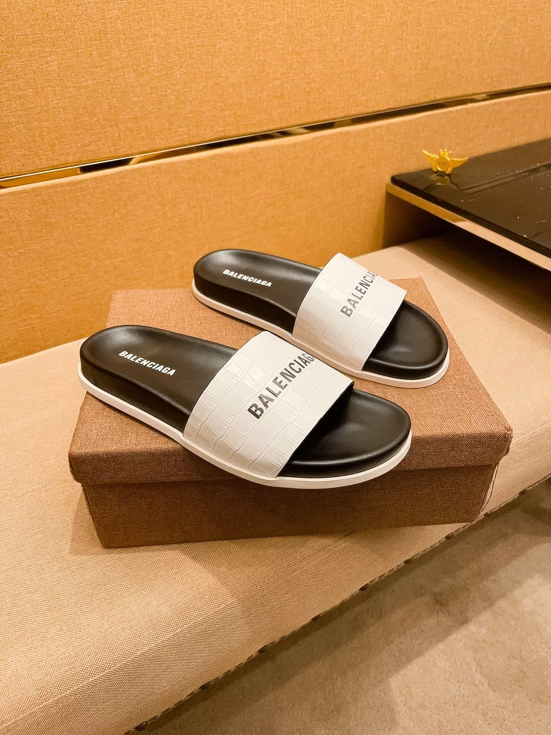 Balenciaga Slippers For Men Bold 2711