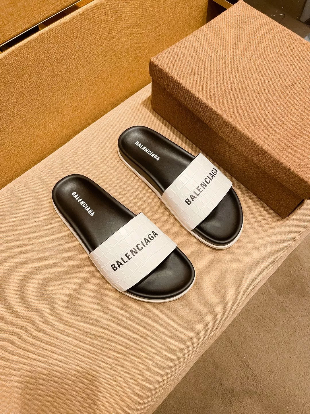 Balenciaga Slippers For Men Bold 2711