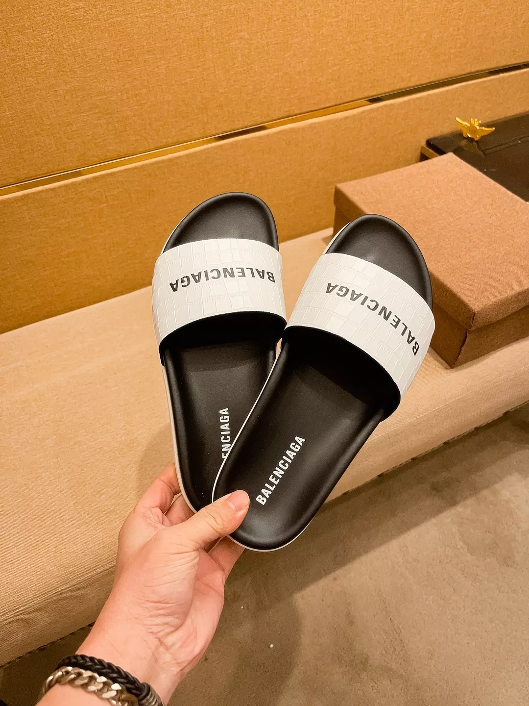 Balenciaga Slippers For Men Bold 2711
