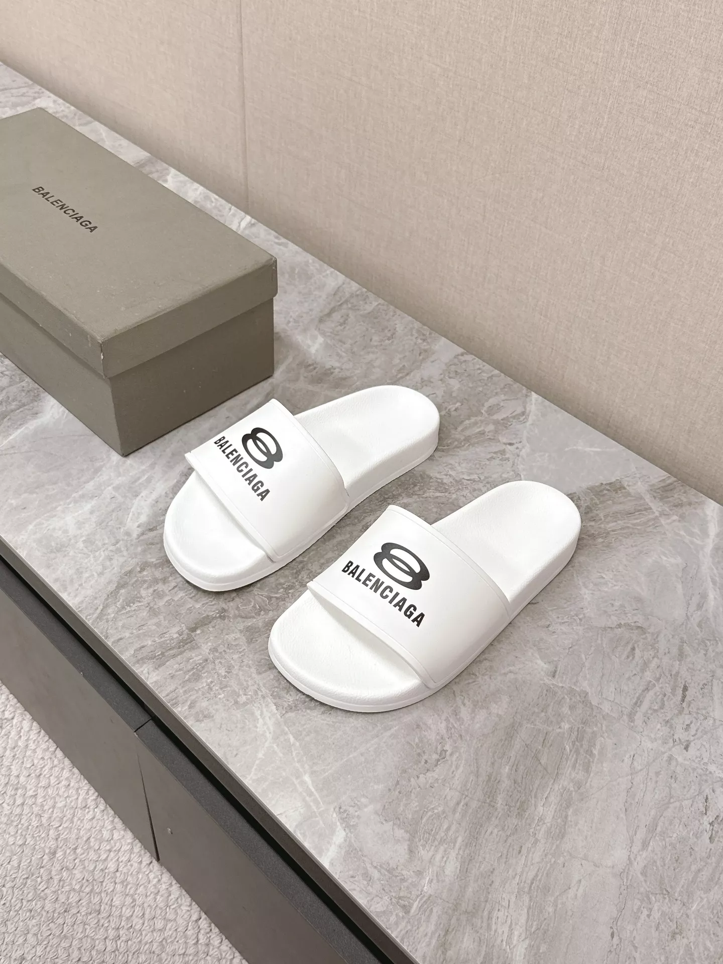 Balenciaga Slippers For Men Cozy 2450