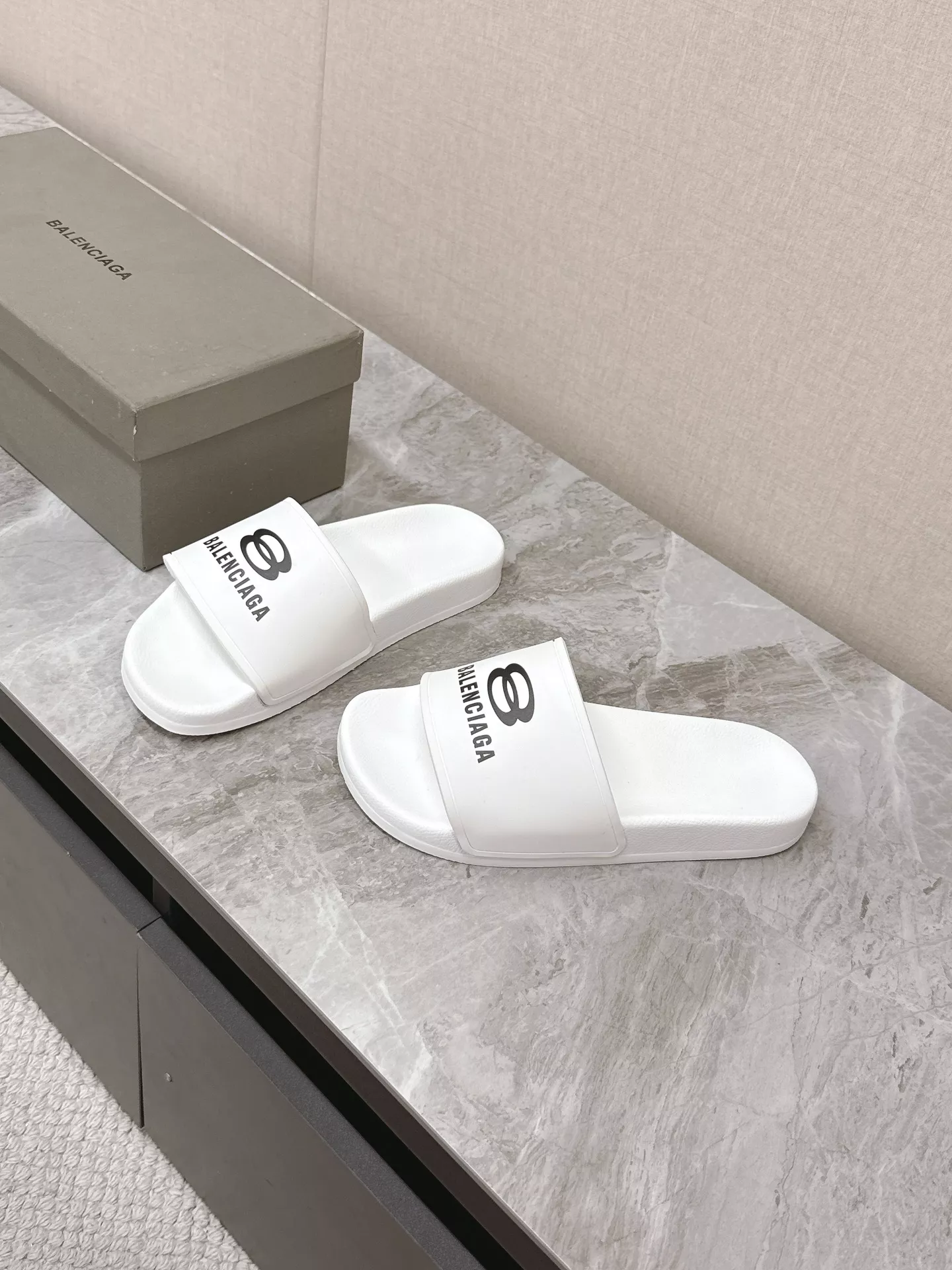 Balenciaga Slippers For Men Cozy 2450