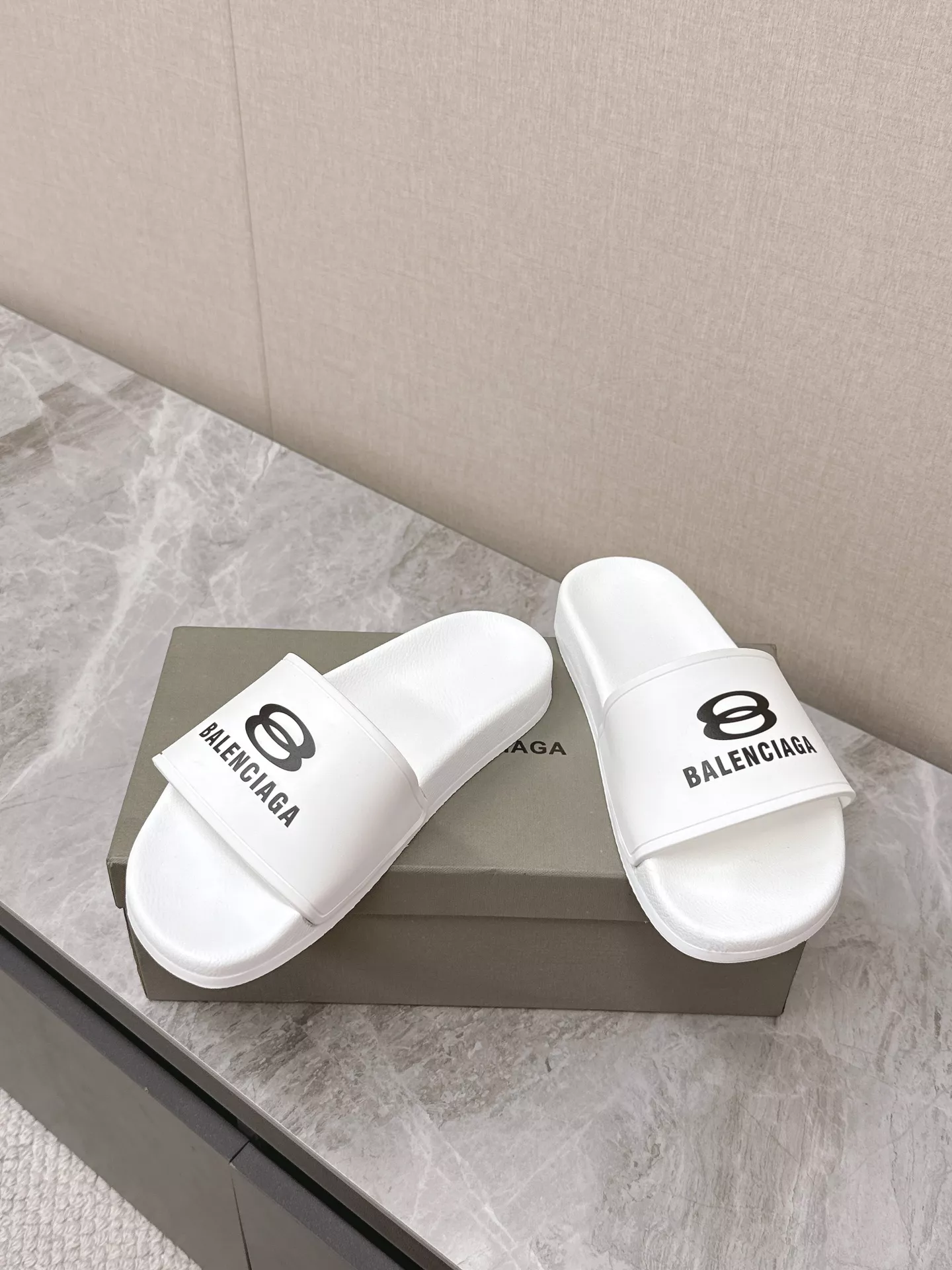 Balenciaga Slippers For Men Cozy 2450
