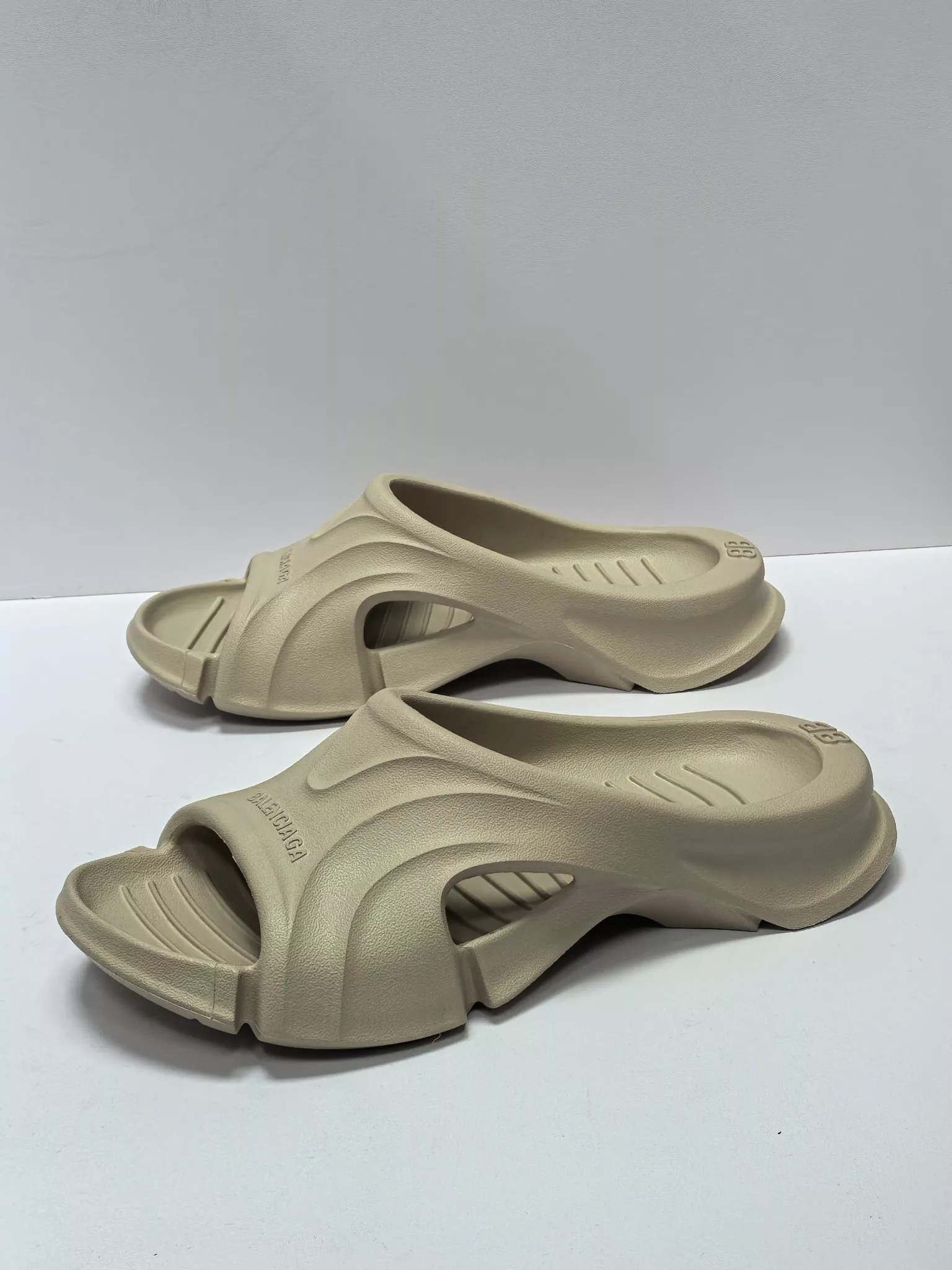 Balenciaga Slippers For Men Durable 8303