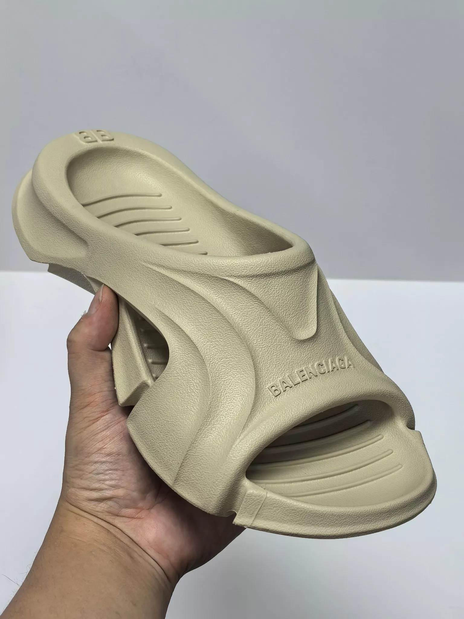 Balenciaga Slippers For Men Durable 8303