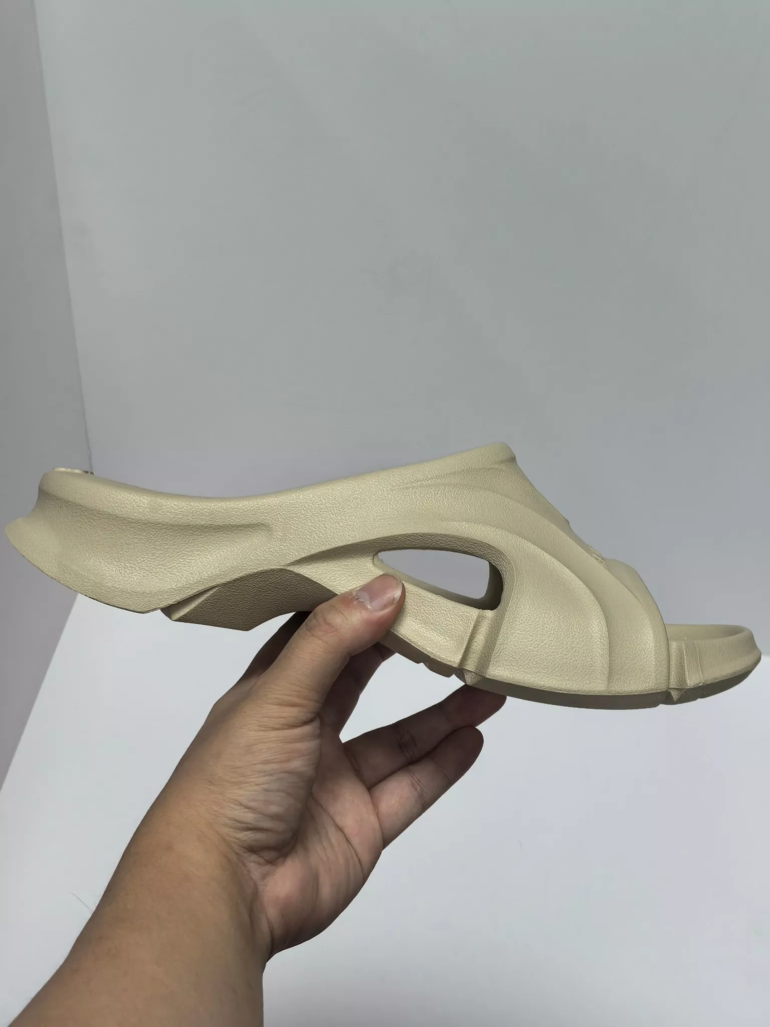 Balenciaga Slippers For Men Durable 8303