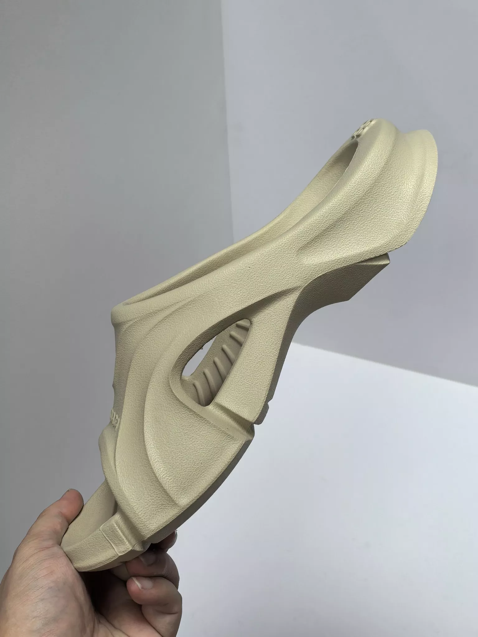 Balenciaga Slippers For Men Durable 8303