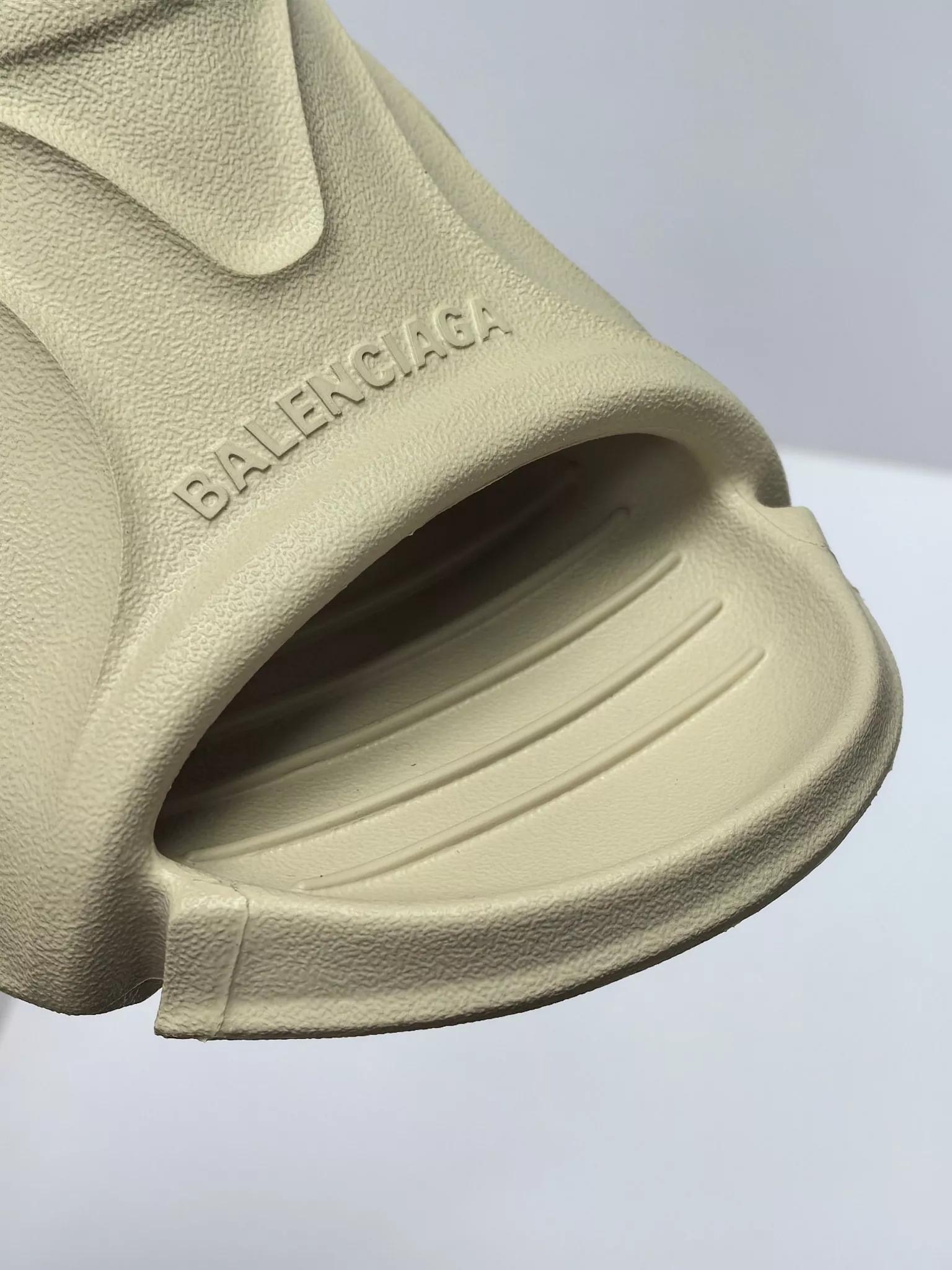Balenciaga Slippers For Men Durable 8303