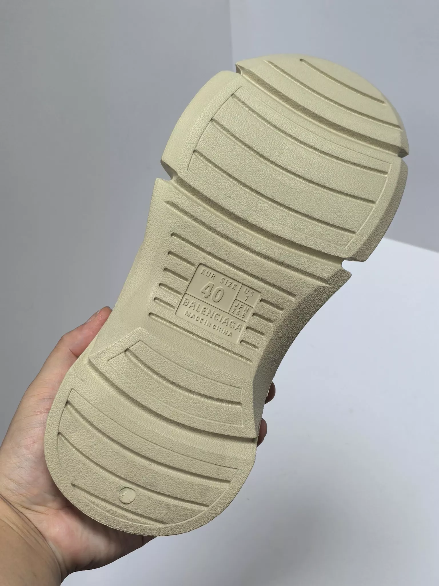 Balenciaga Slippers For Men Durable 8303