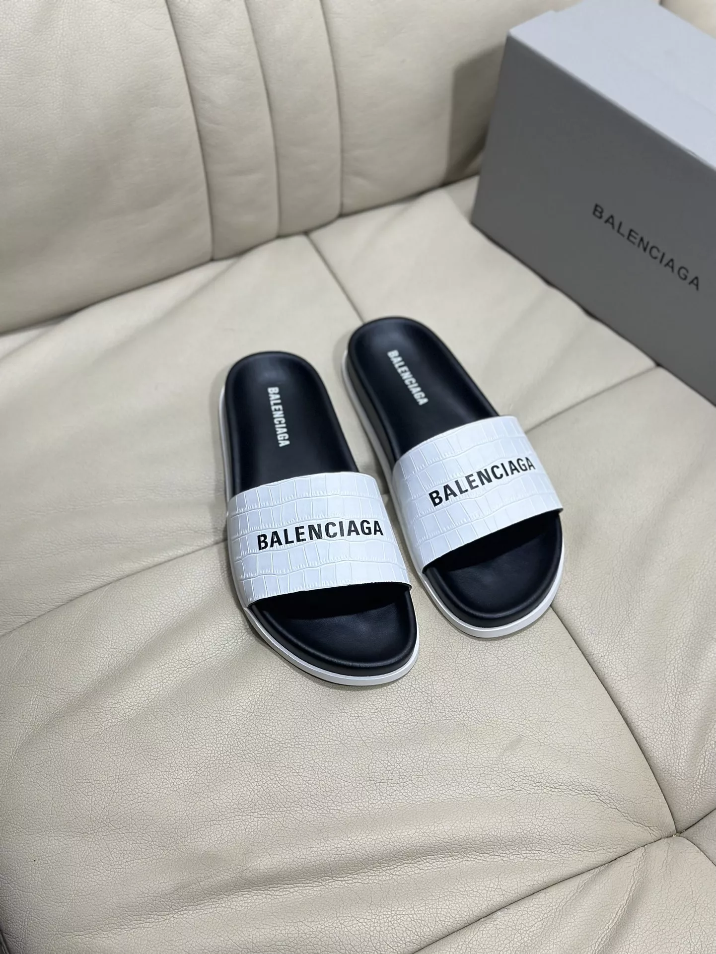 Balenciaga Slippers For Men EyeCatching 6102
