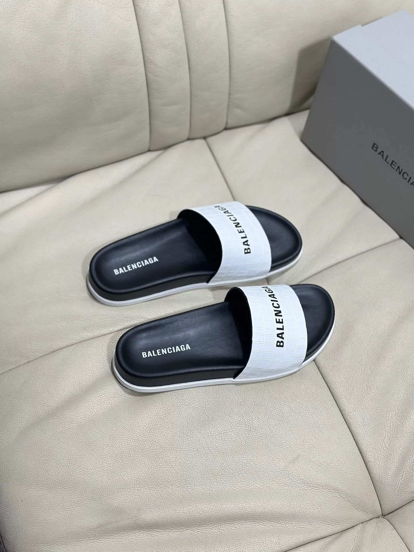 Balenciaga Slippers For Men EyeCatching 6102