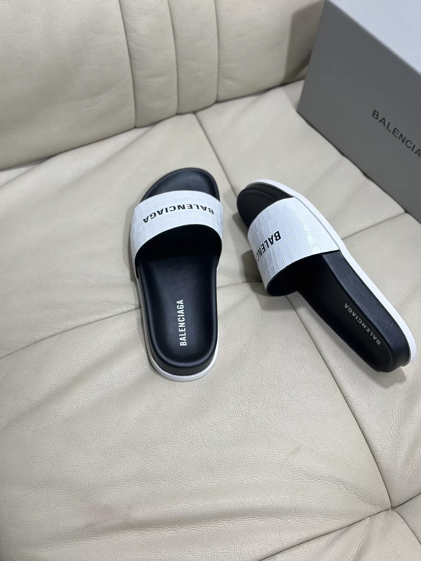 Balenciaga Slippers For Men EyeCatching 6102