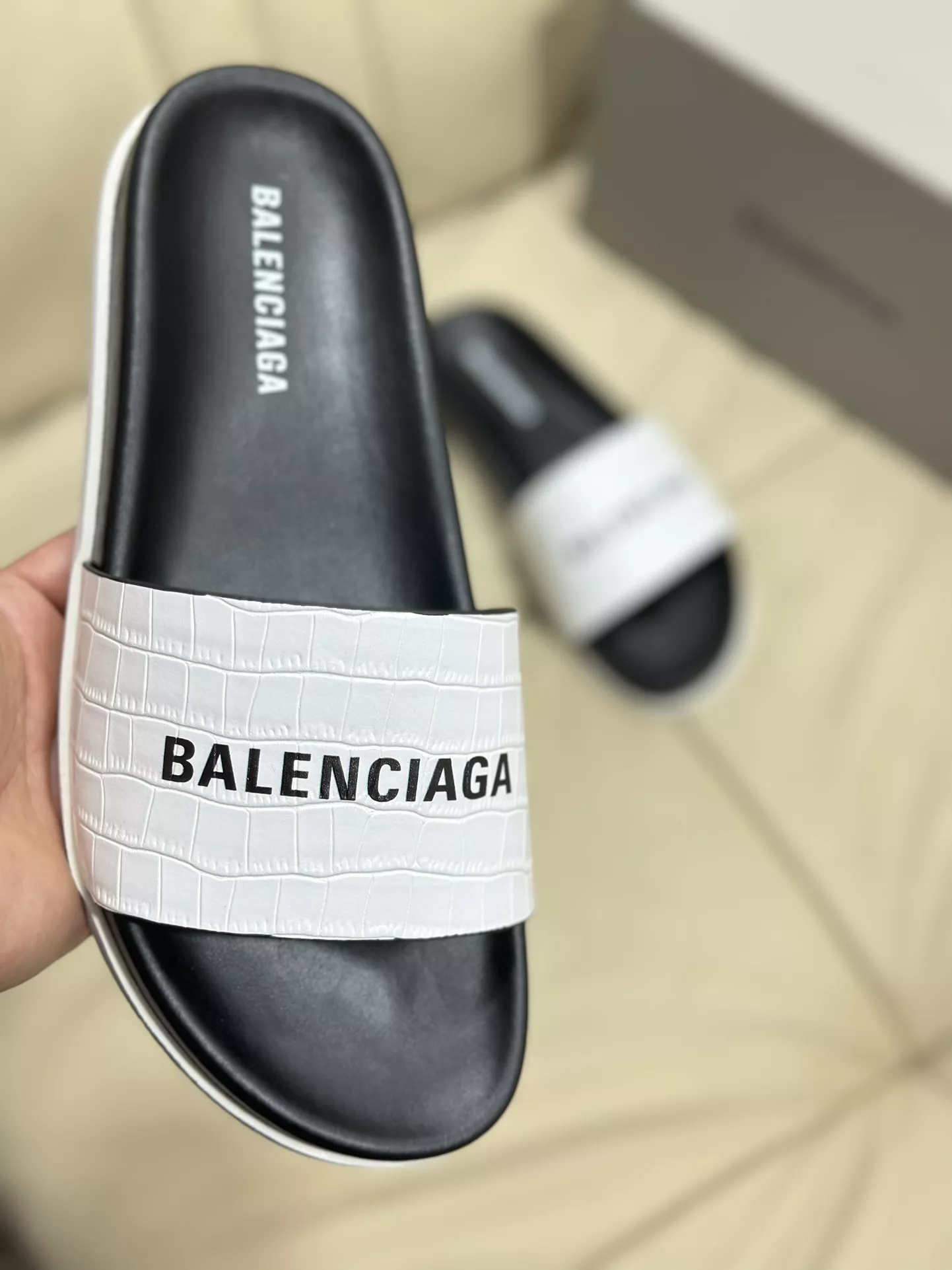 Balenciaga Slippers For Men EyeCatching 6102